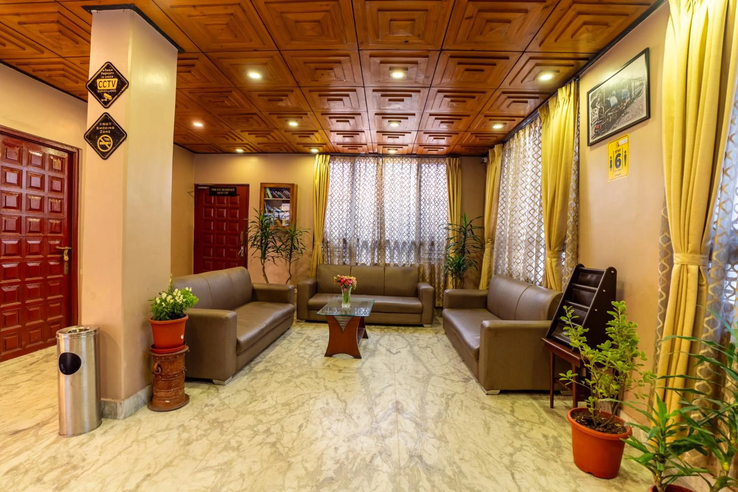 Lobby or reception in Muscatel Fairmount 100 Mts from Mall Road