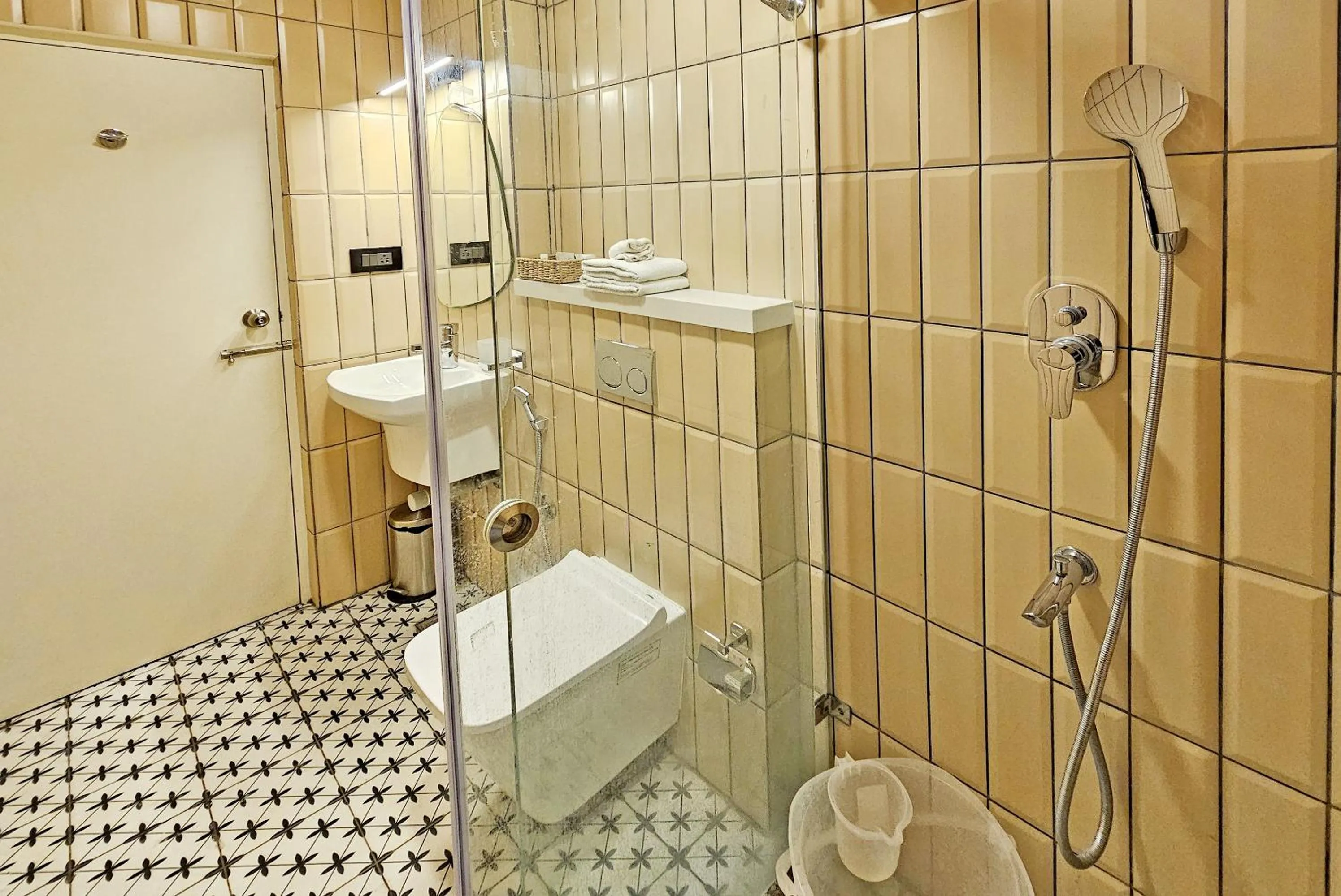 Shower in Sea Gadabout - Seaside Stays