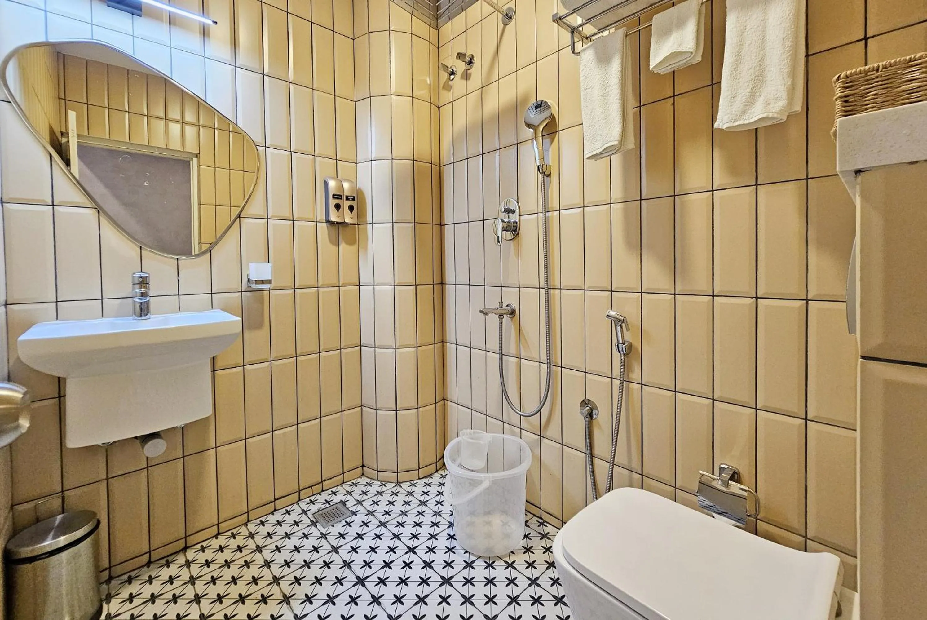 Shower in Sea Gadabout - Seaside Stays