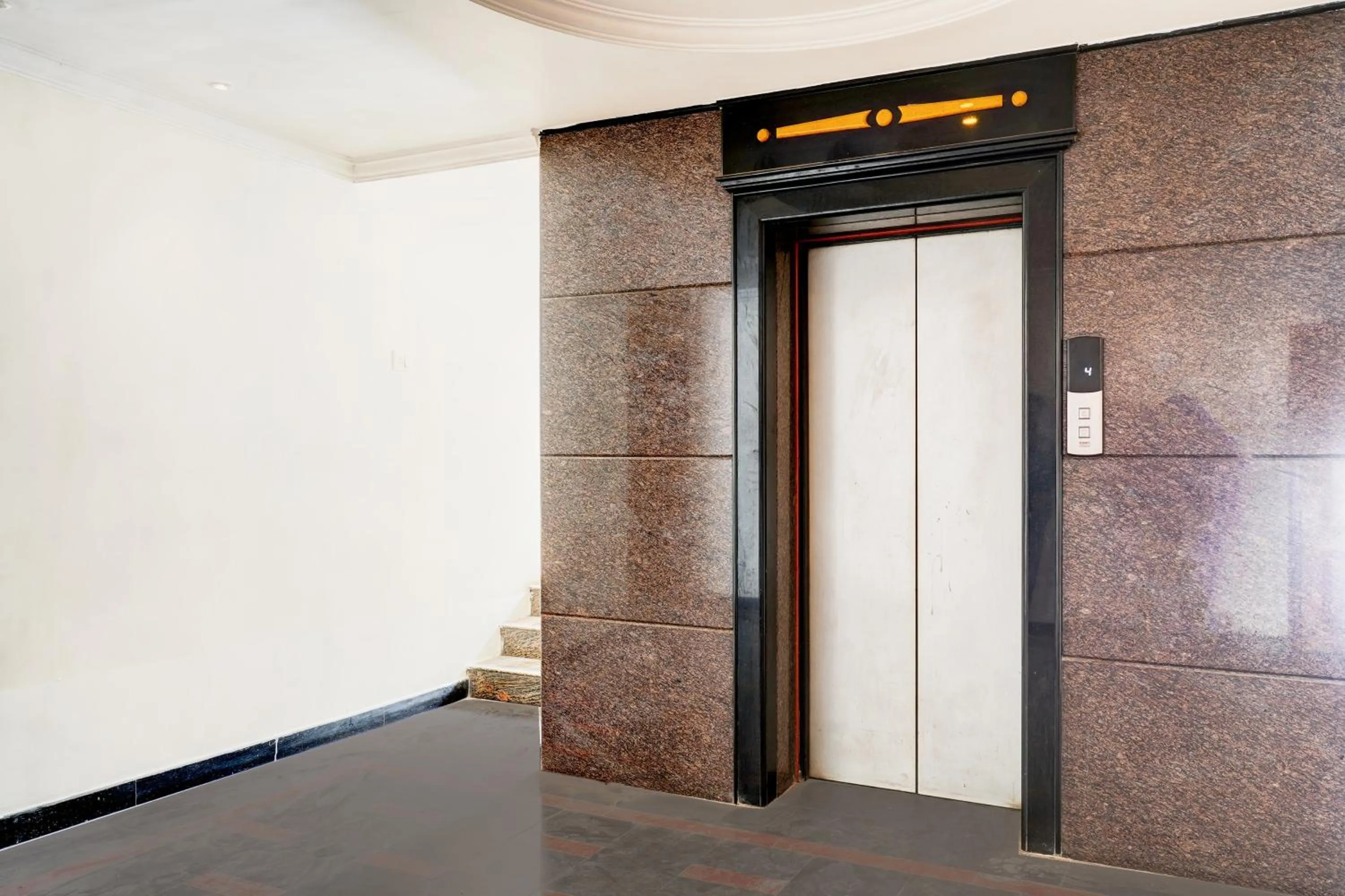 Lobby or reception in Super Townhouse Anantapur Near Srikantam Circle