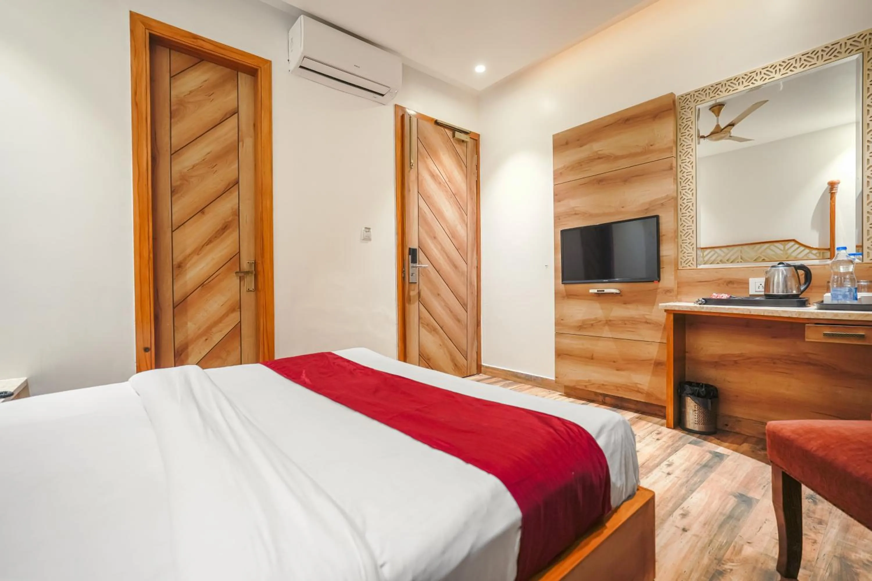 Bedroom in Hotel RV Golden A Few Steps from Golden Temple