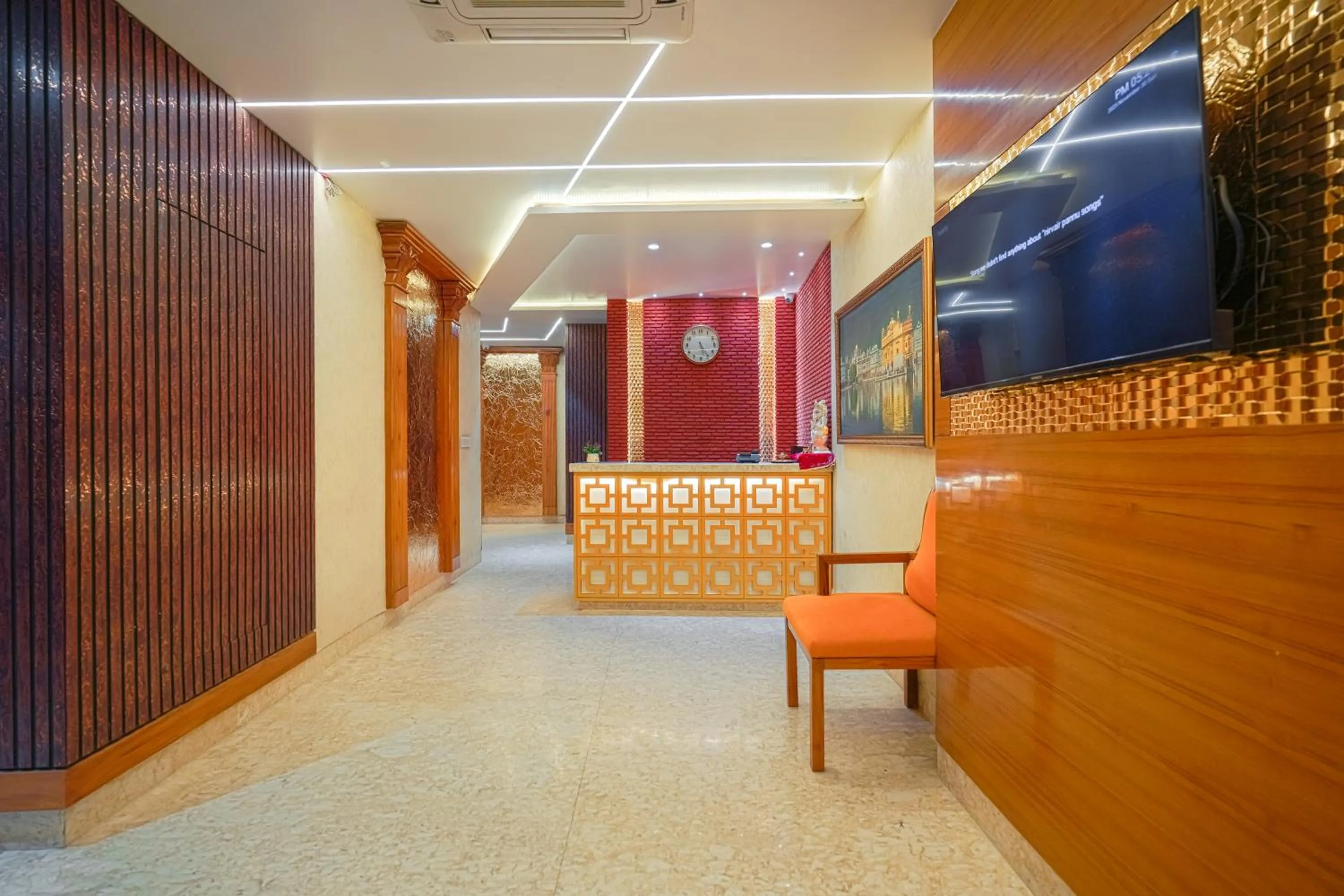 Lobby or reception in Hotel RV Golden A Few Steps from Golden Temple