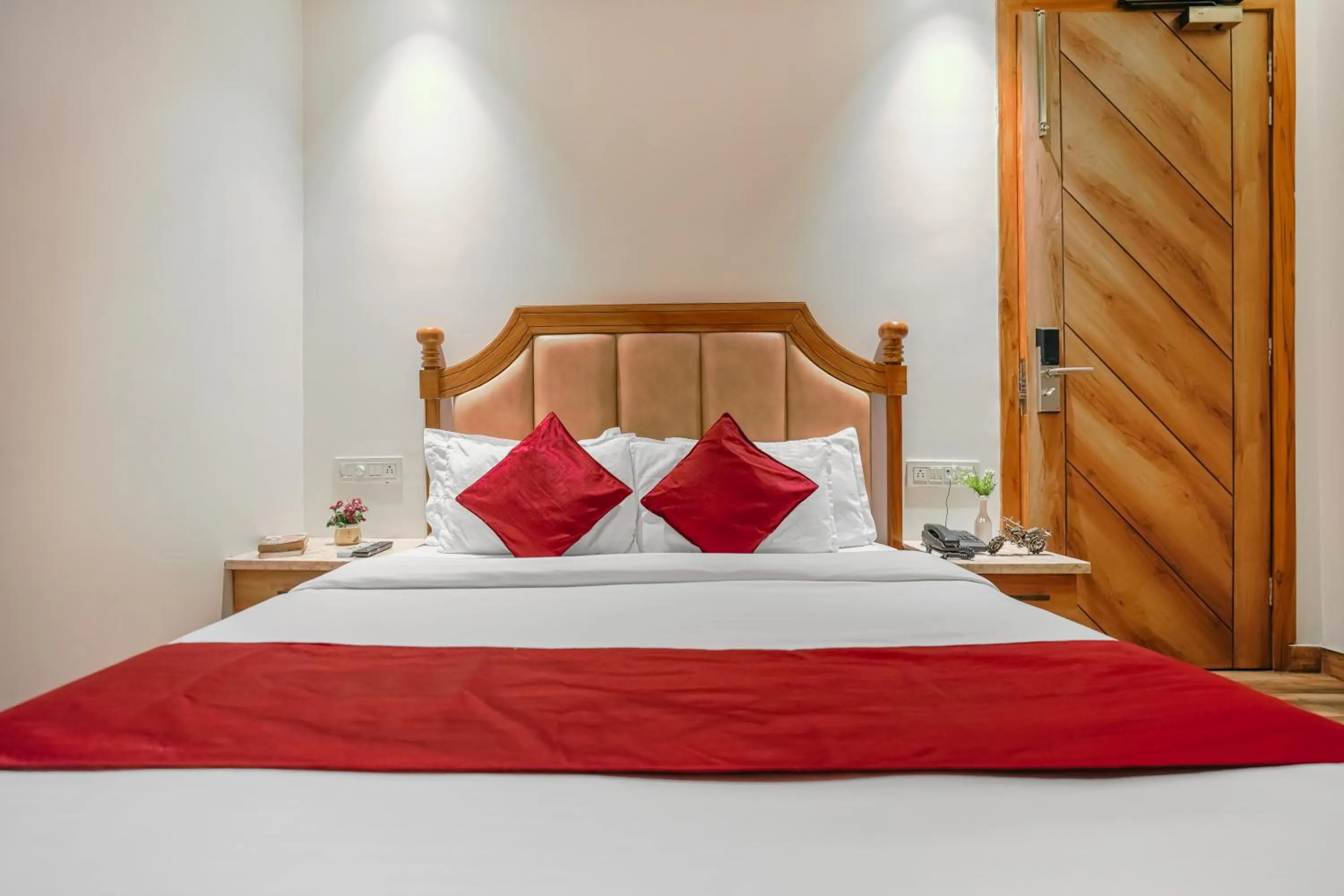 Bed in Hotel RV Golden A Few Steps from Golden Temple