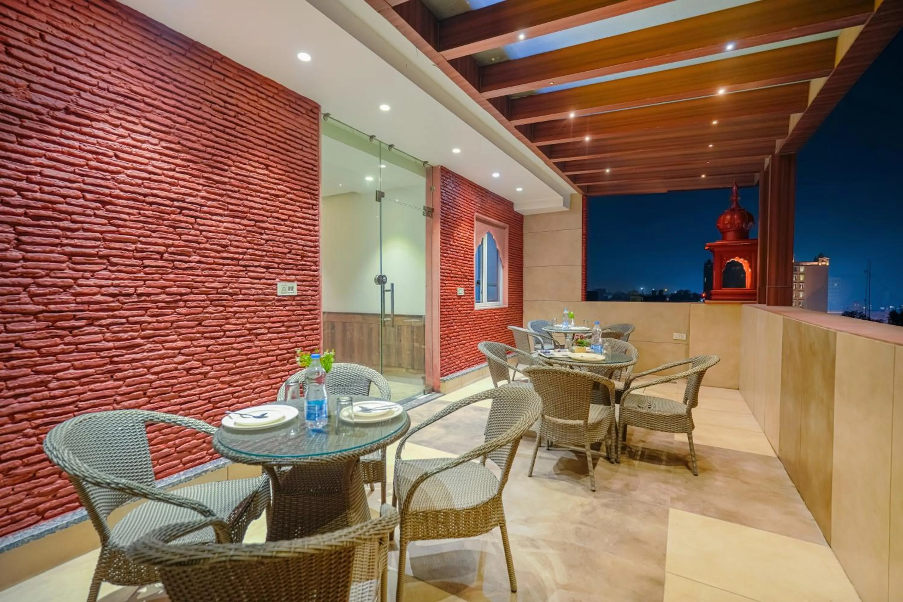 Restaurant/places to eat in Hotel RV Golden A Few Steps from Golden Temple