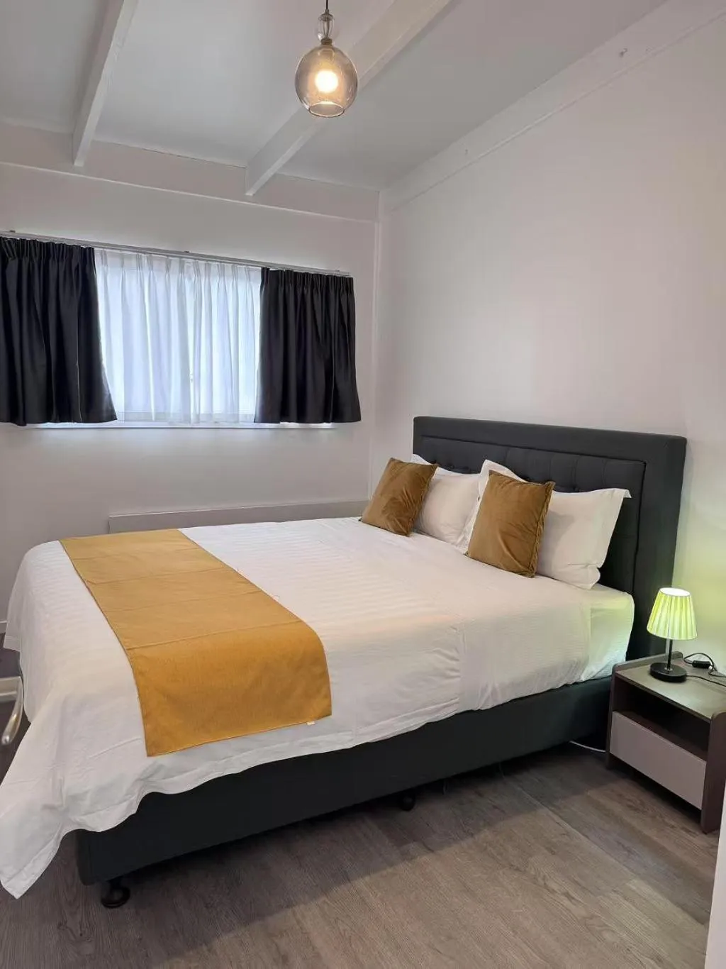 Bed in Rainbow Motel & Guest House