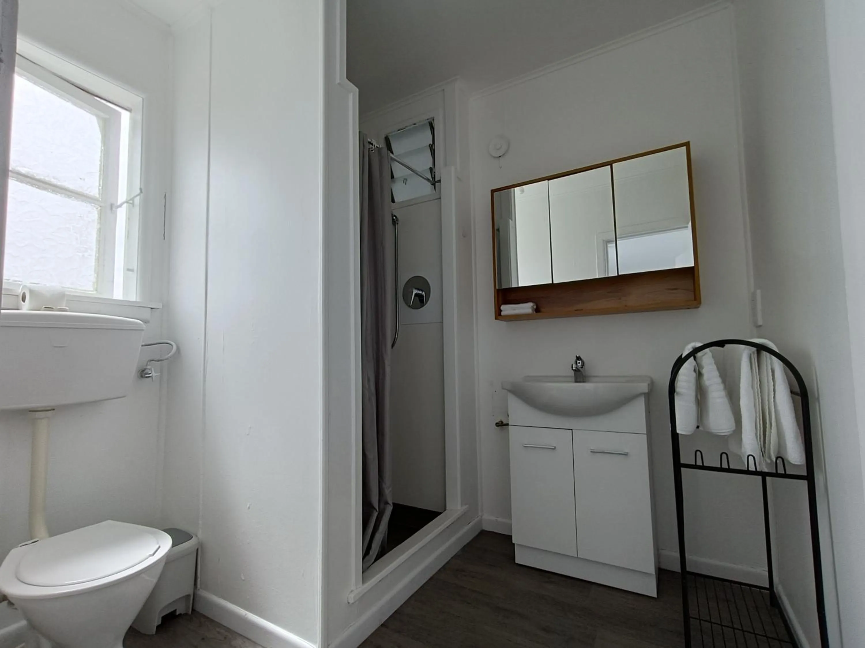 Shower in Rainbow Motel & Guest House