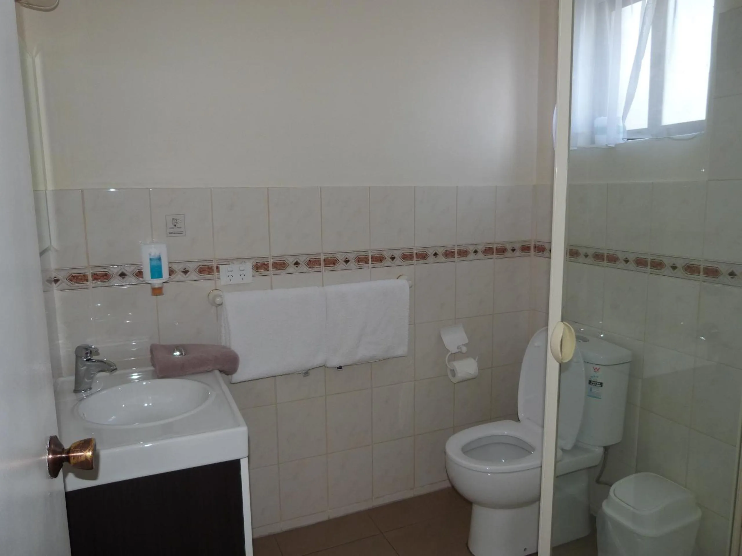 Shower in Fullarton Motor Lodge