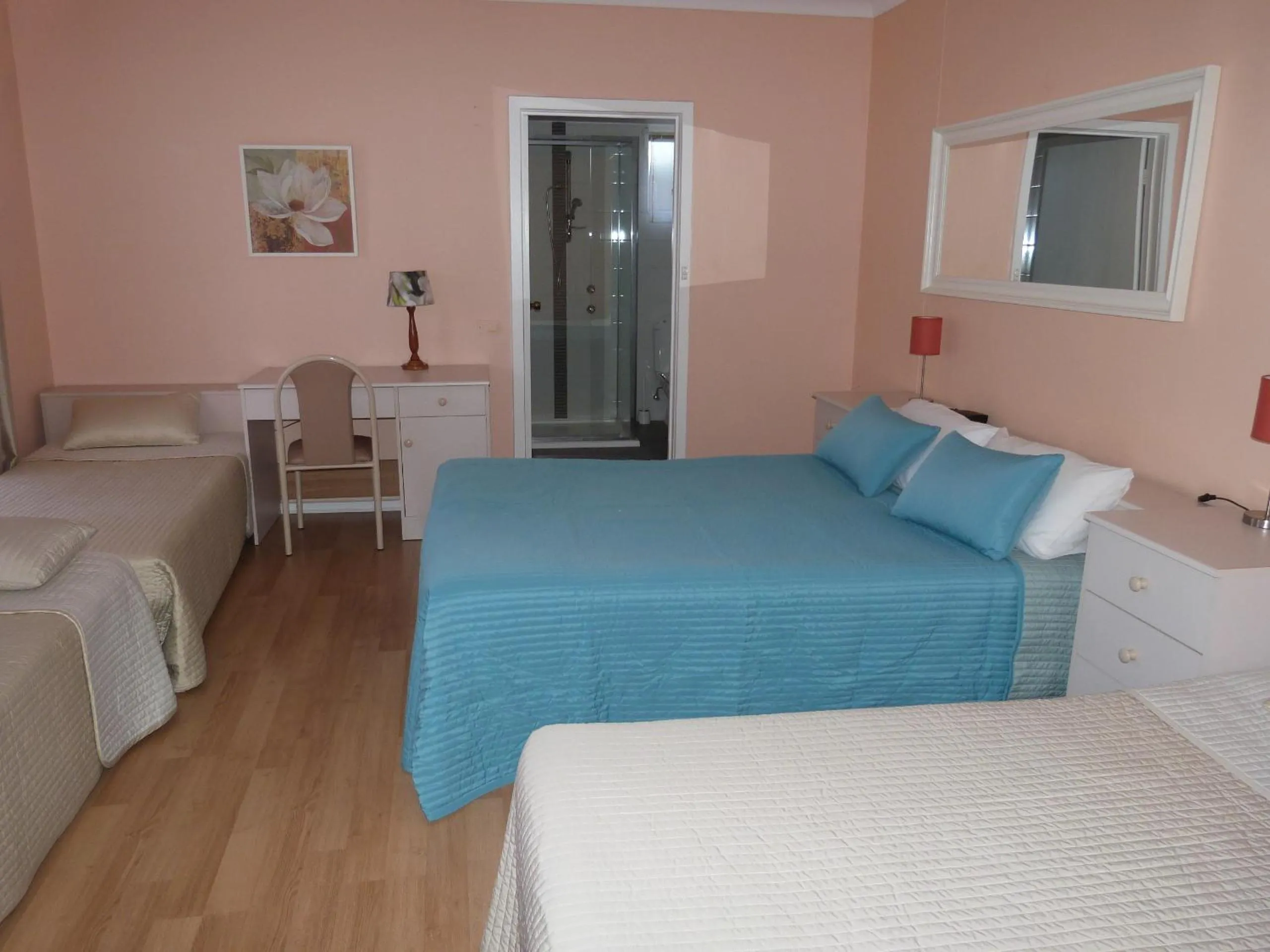 Bed in Fullarton Motor Lodge