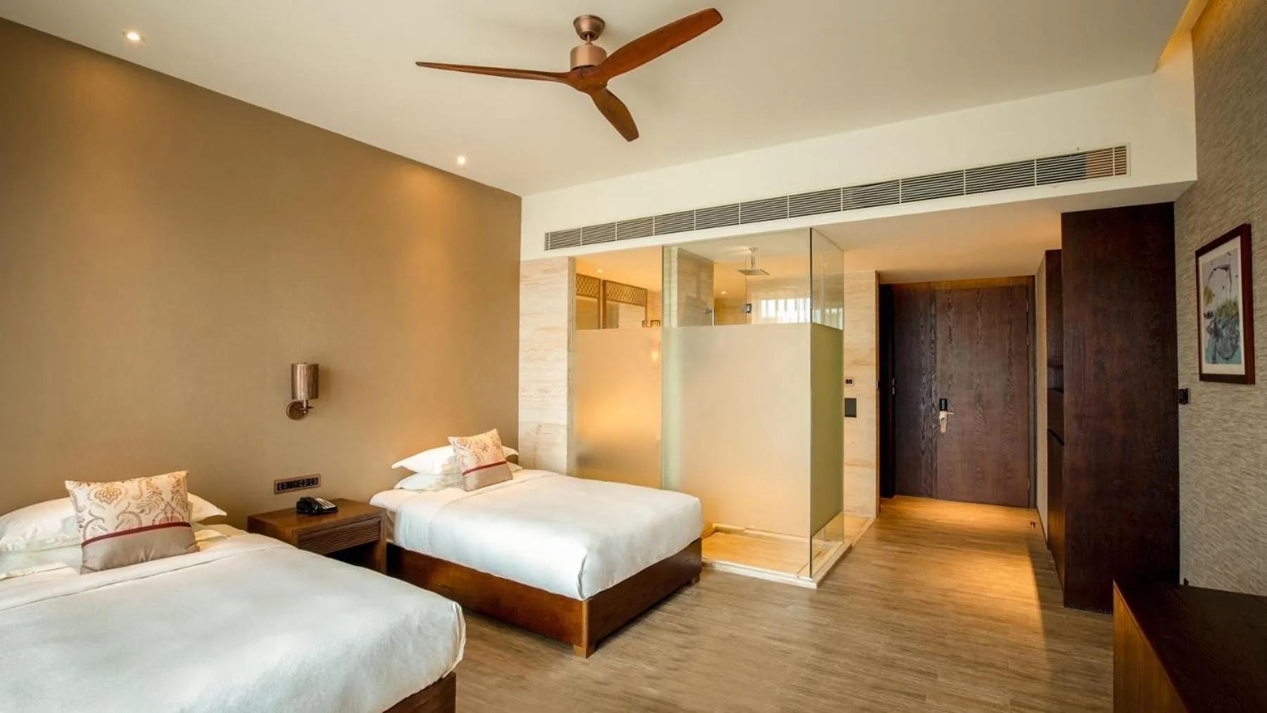 Bed in Mangrove Tree Resort World Sanya Bay- Queen Palm Towers