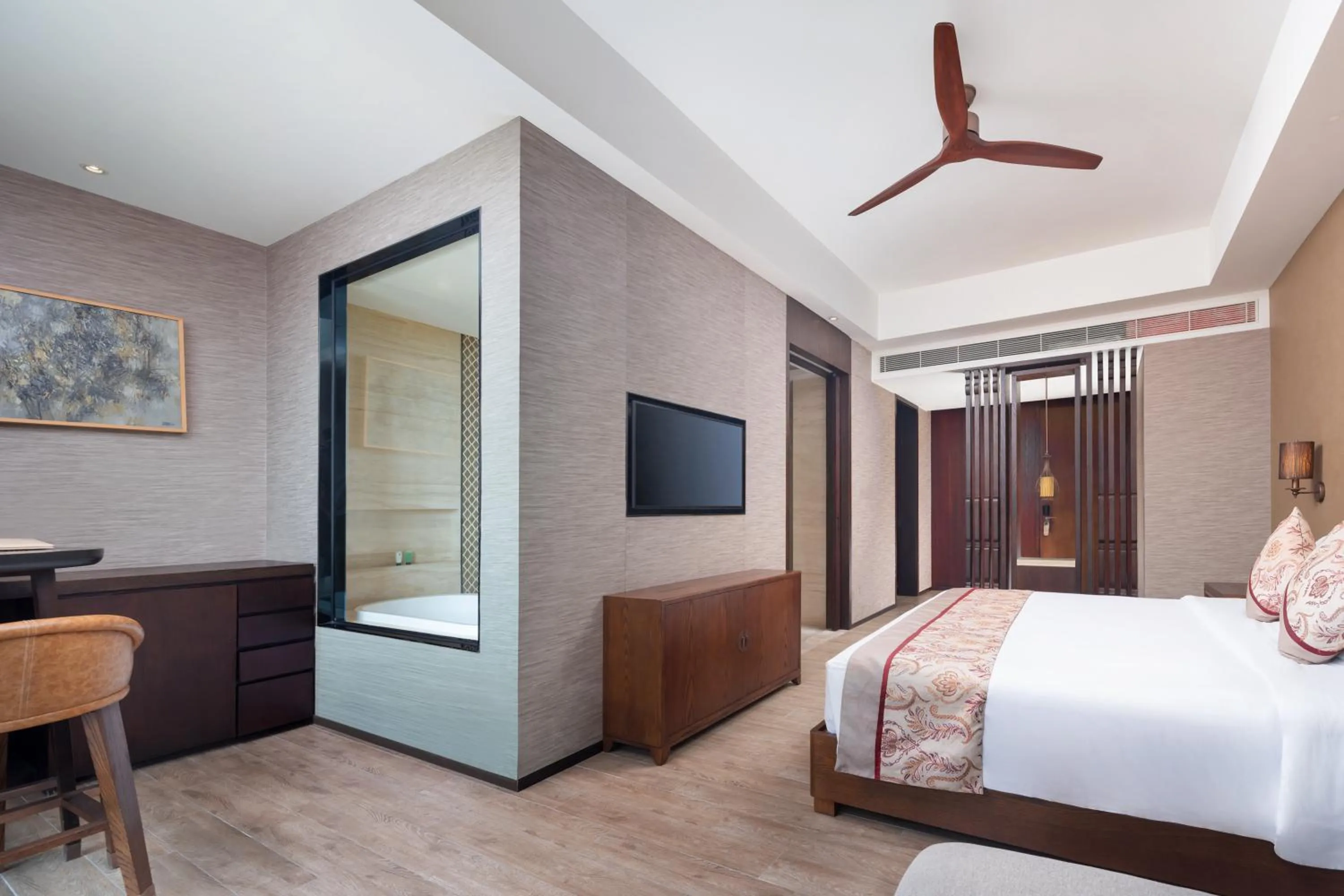 Bedroom, Bed in Mangrove Tree Resort World Sanya Bay- Queen Palm Towers