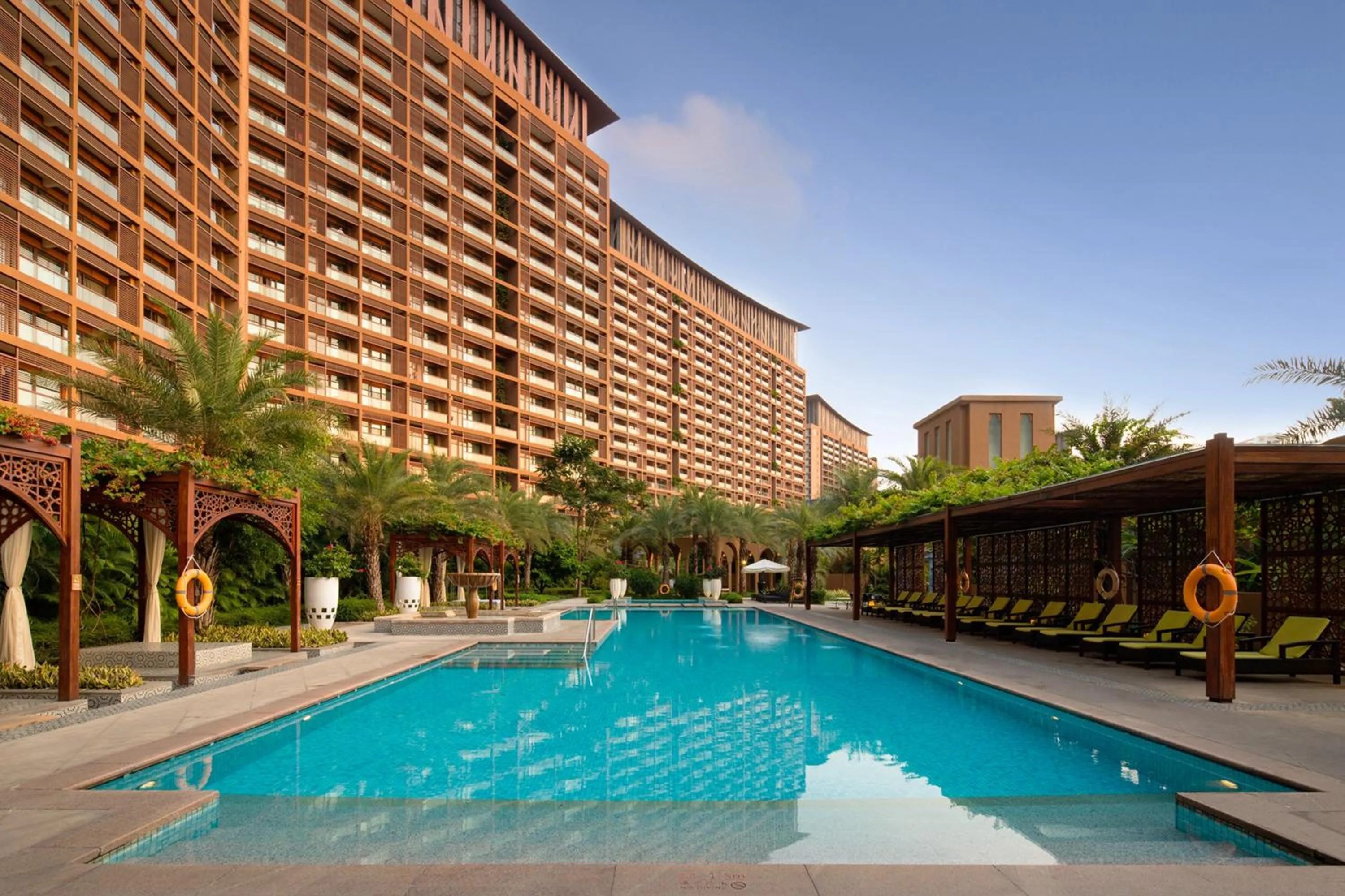 Swimming pool in Mangrove Tree Resort World Sanya Bay- Queen Palm Towers