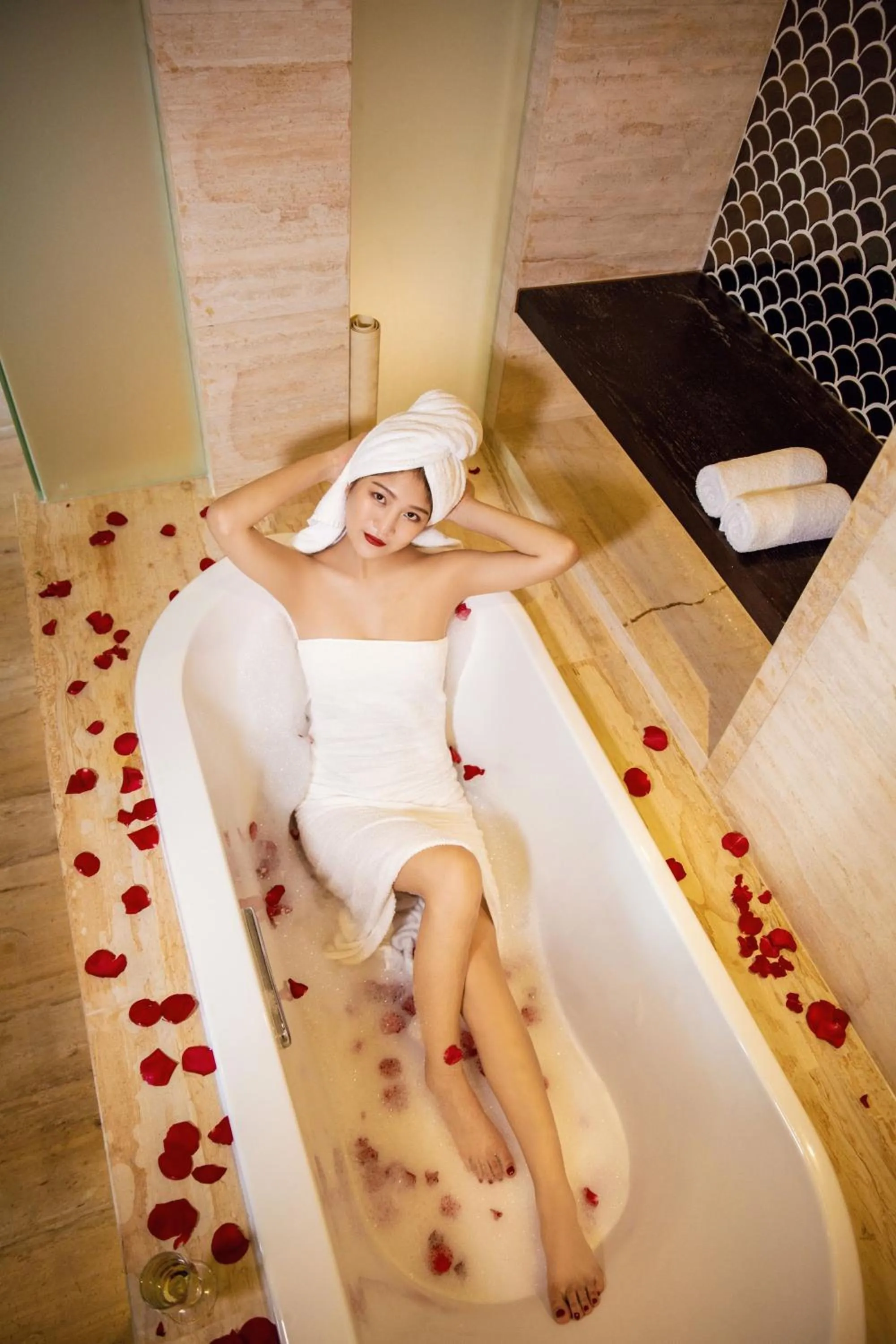 People in Mangrove Tree Resort World Sanya Bay- Queen Palm Towers