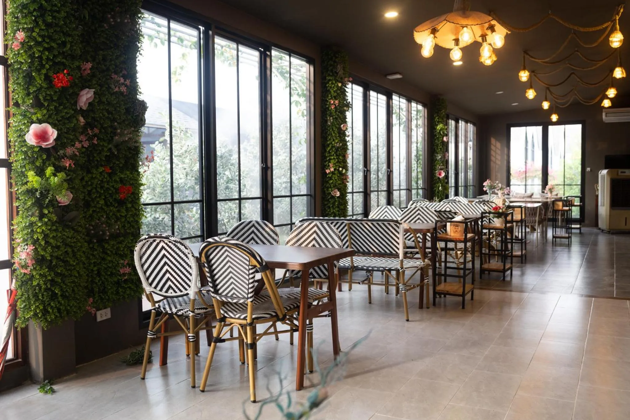 Restaurant/places to eat in Phuping Valley Resort