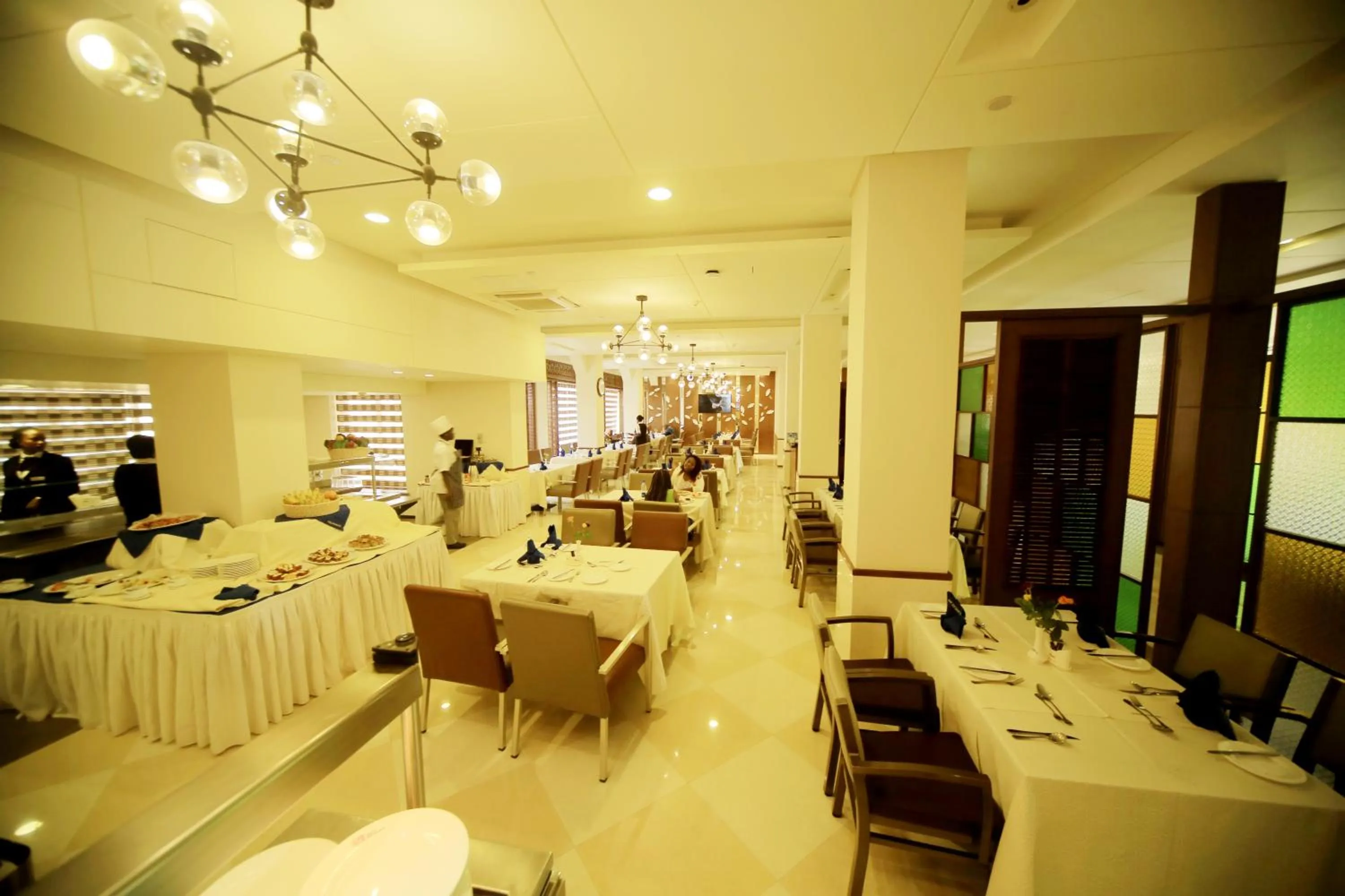 Restaurant/places to eat in Hotel Africana