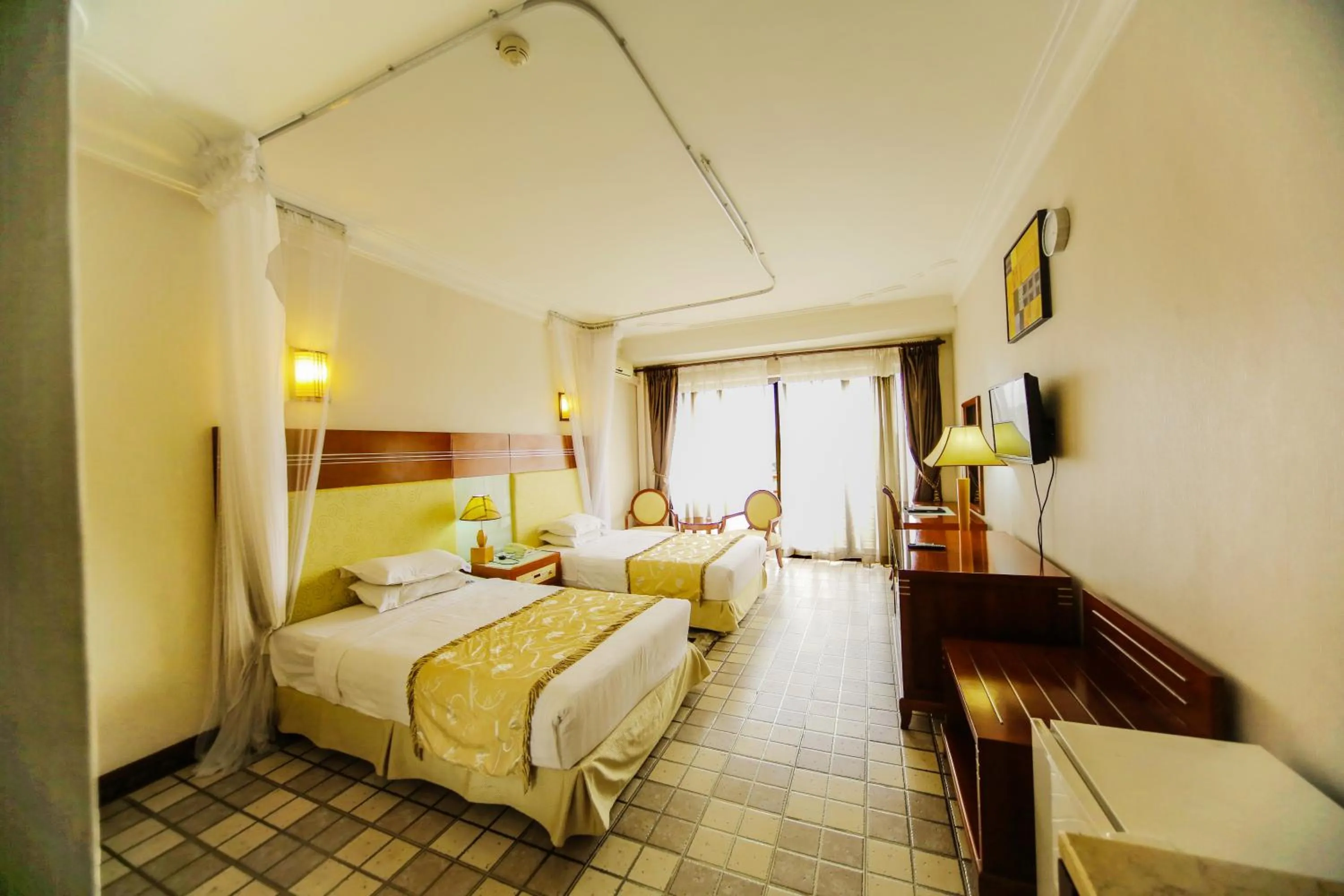 Day in Hotel Africana