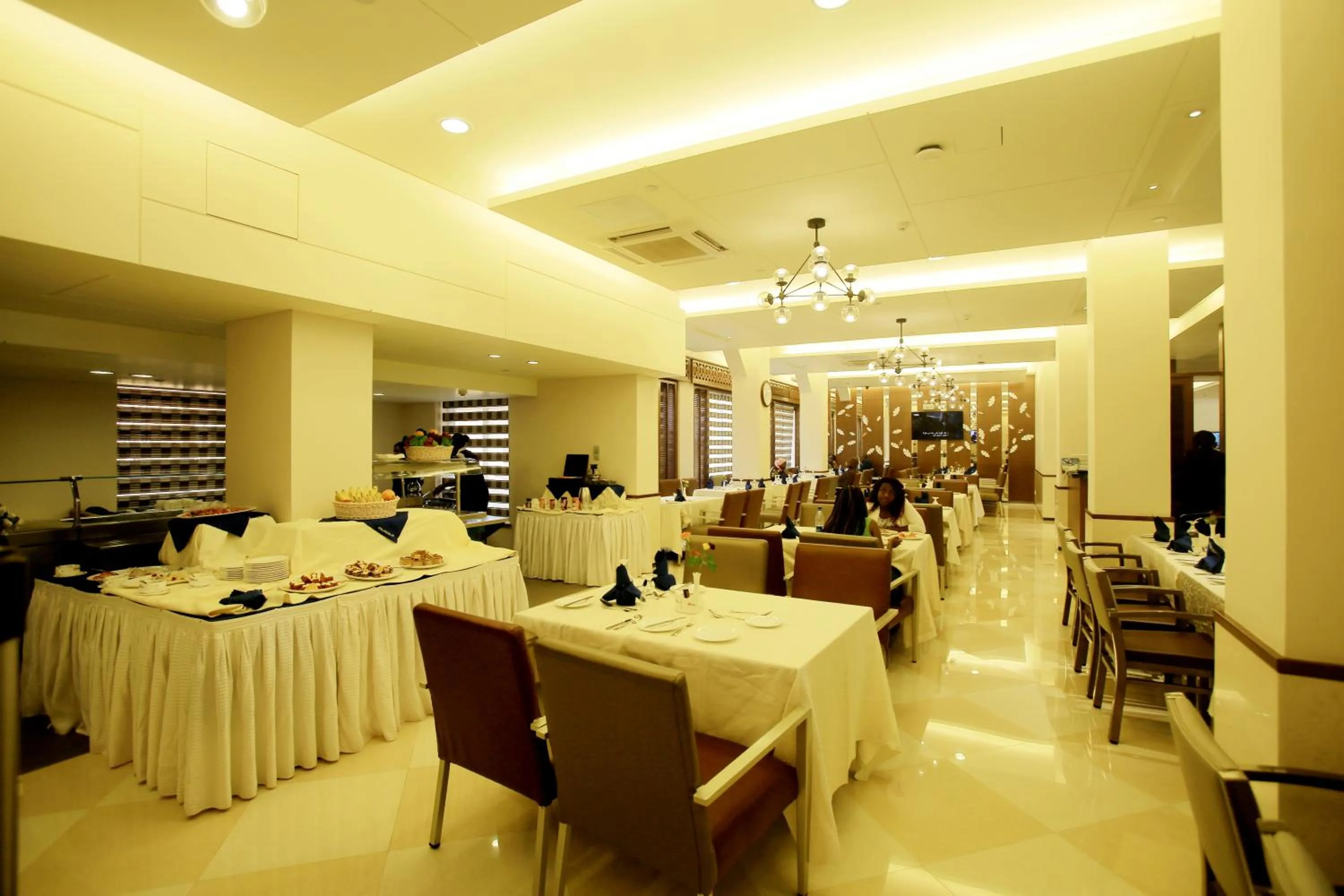 Restaurant/places to eat in Hotel Africana