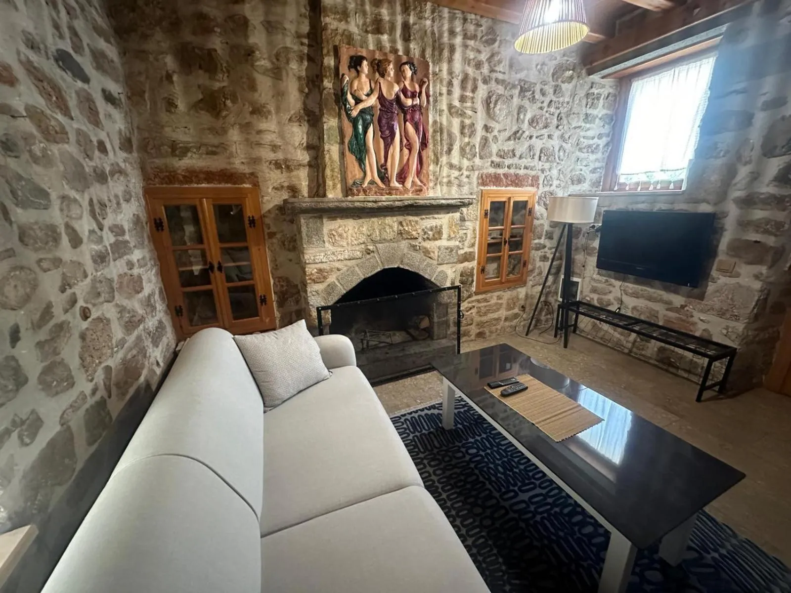 Communal lounge/ TV room in Wish Suites Bodrum Hotel