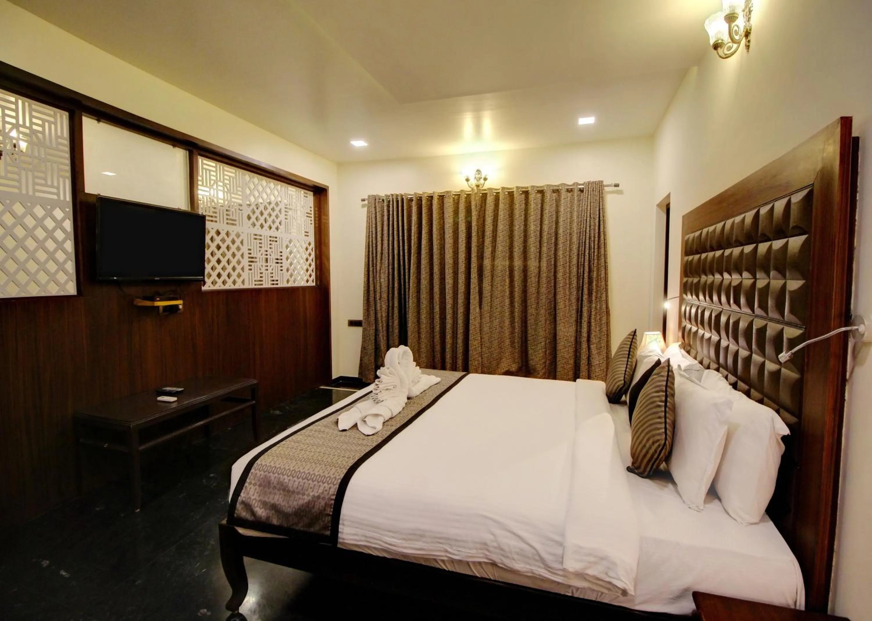 Bed in Damanganga Valley Resort Silvassa