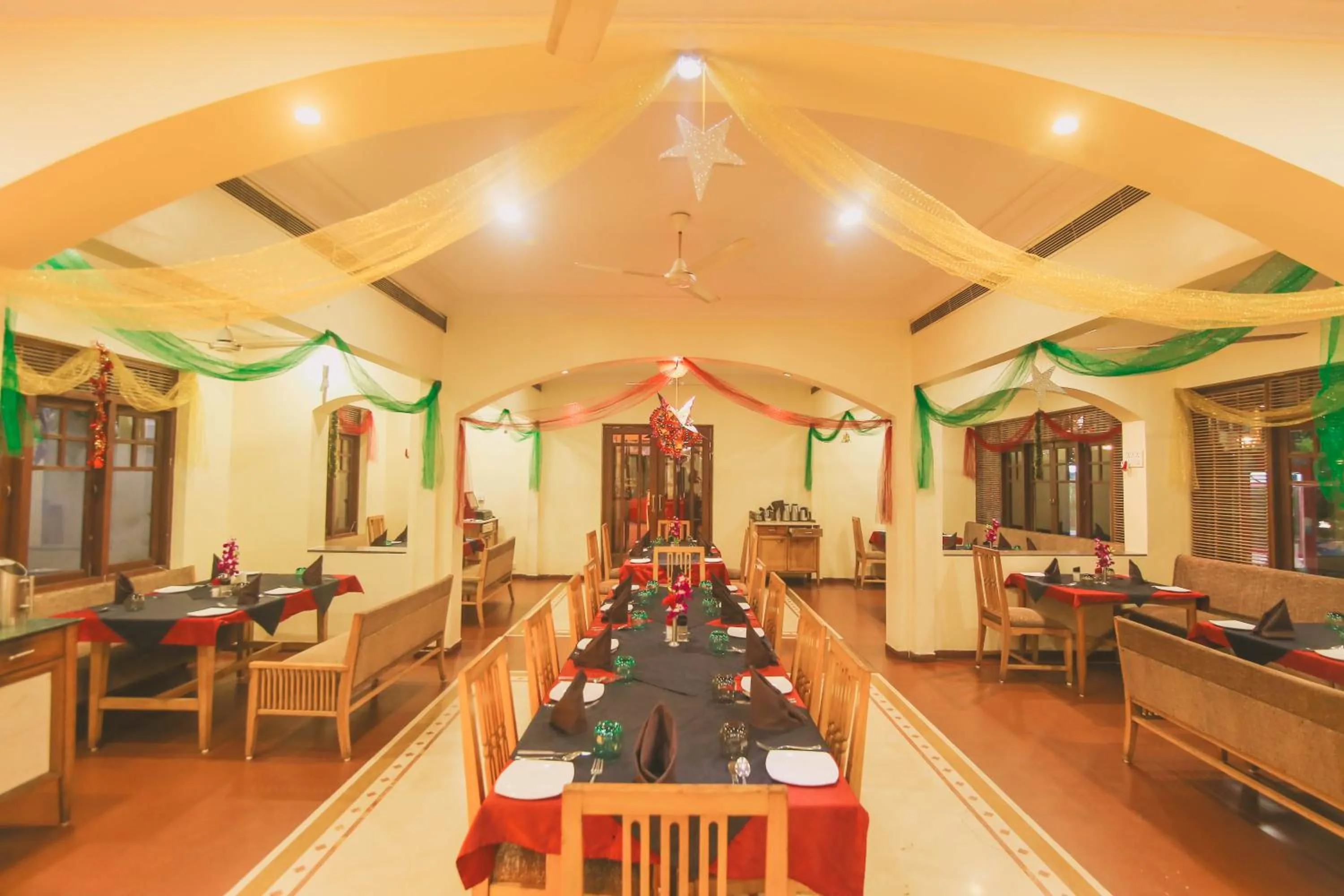 Restaurant/Places to Eat in Damanganga Valley Resort Silvassa