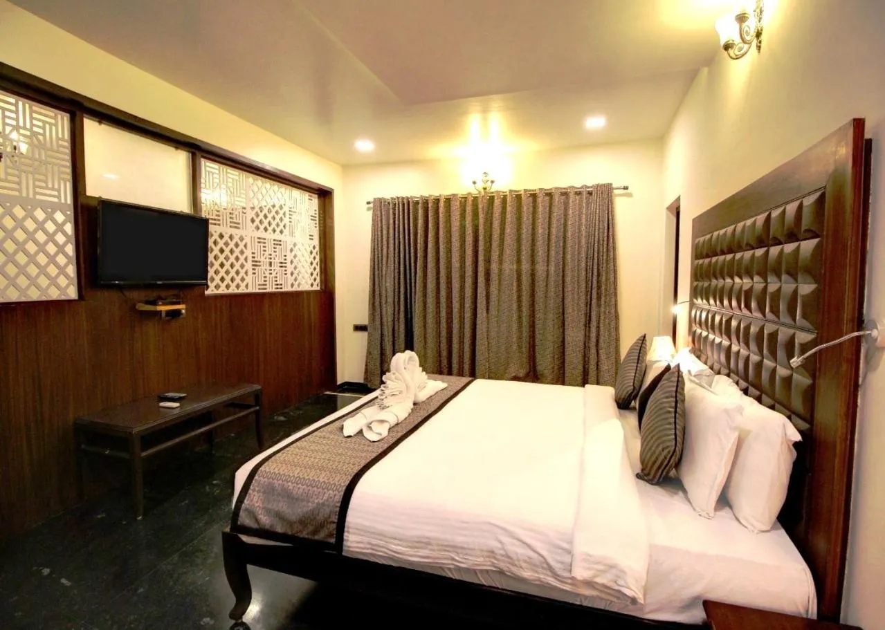 TV and multimedia, Bed in Damanganga Valley Resort Silvassa