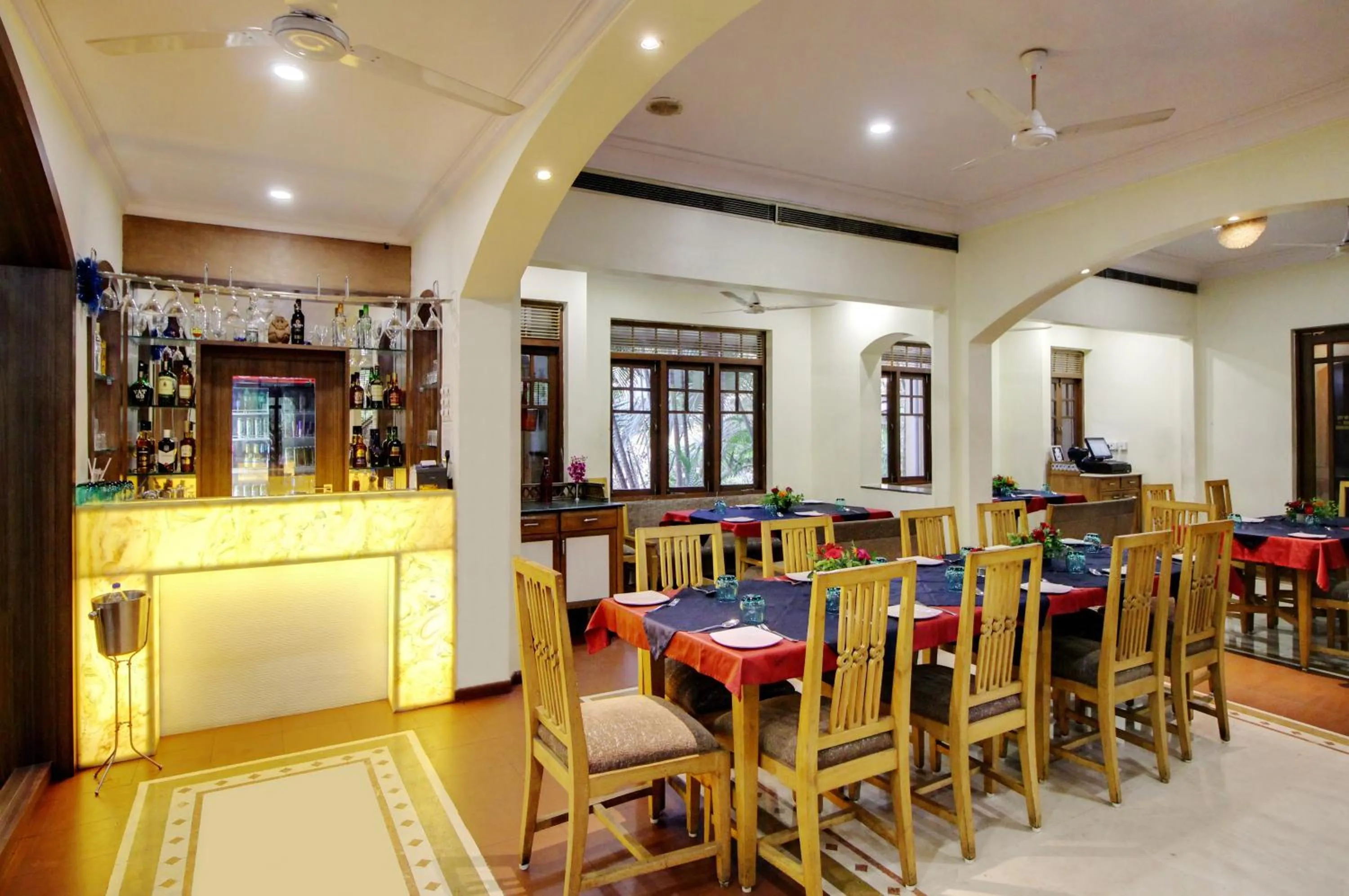 Lounge or bar, Restaurant/Places to Eat in Damanganga Valley Resort Silvassa