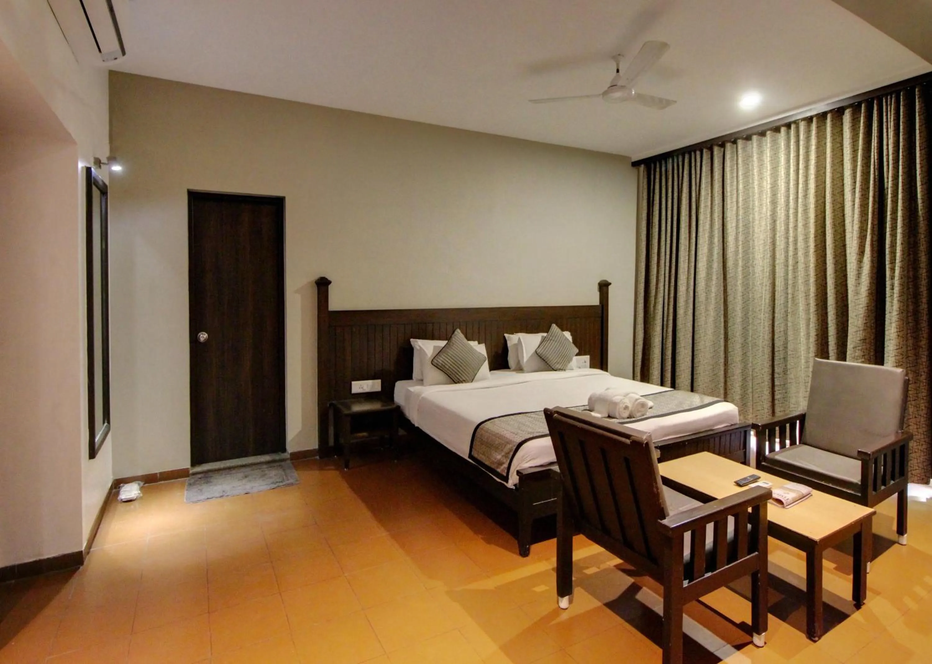 Photo of the whole room, Bed in Damanganga Valley Resort Silvassa
