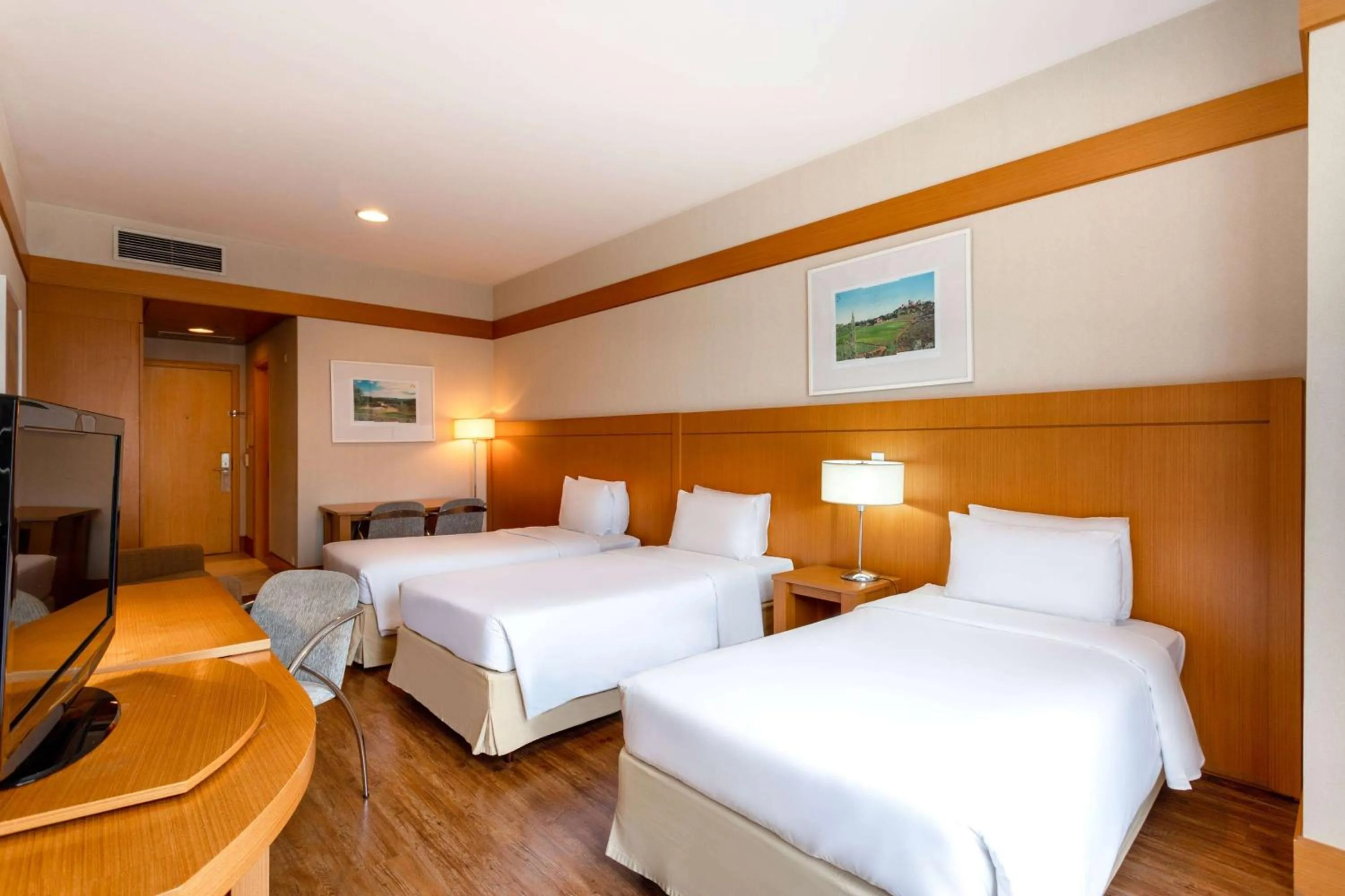 Photo of the whole room, Bed in Wyndham Garden São Paulo Convention Nortel