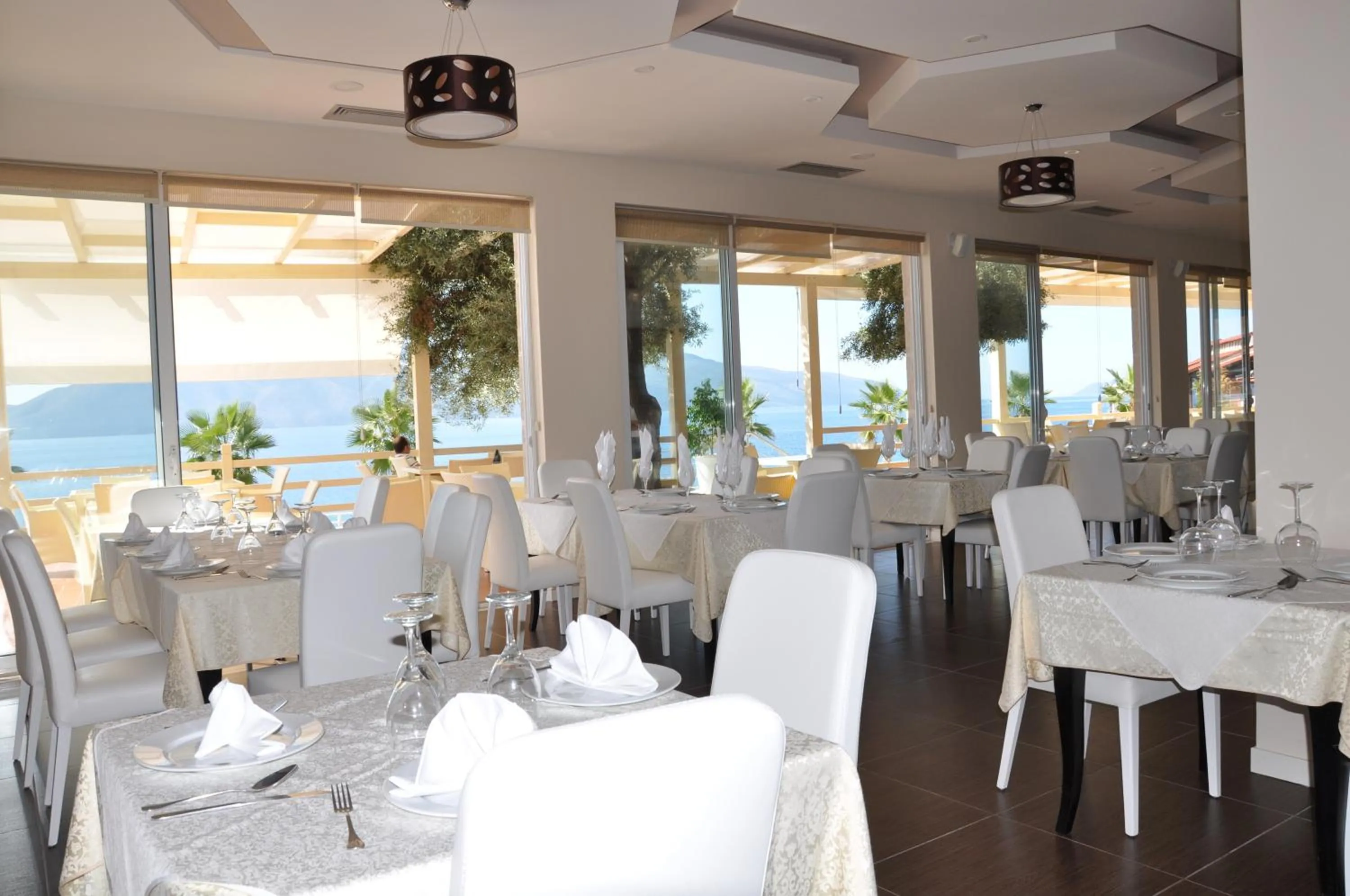 Restaurant/places to eat in Coral Hotel & Resort