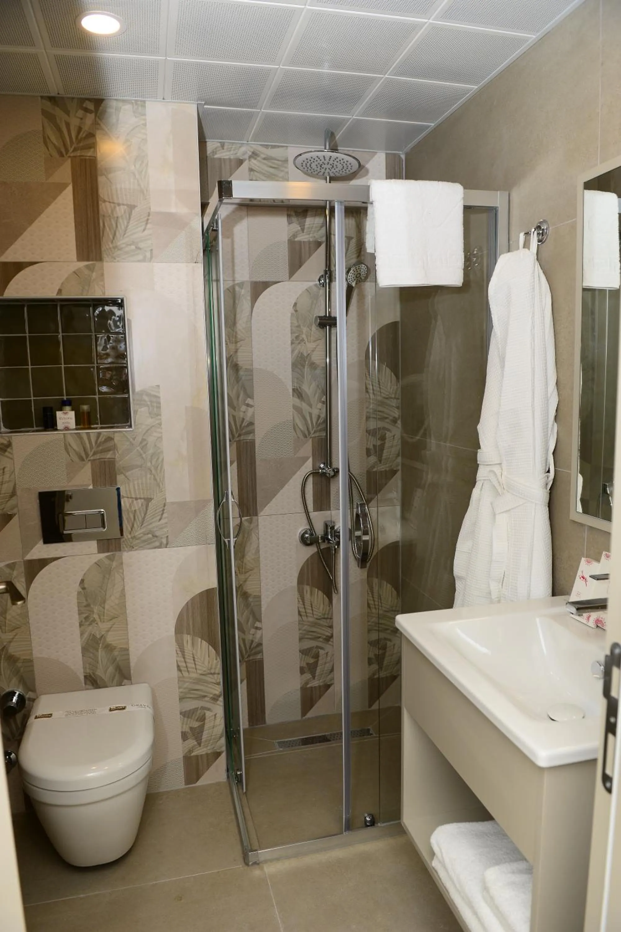 Shower in Rose Garden Premium - Ultra All Inclusive