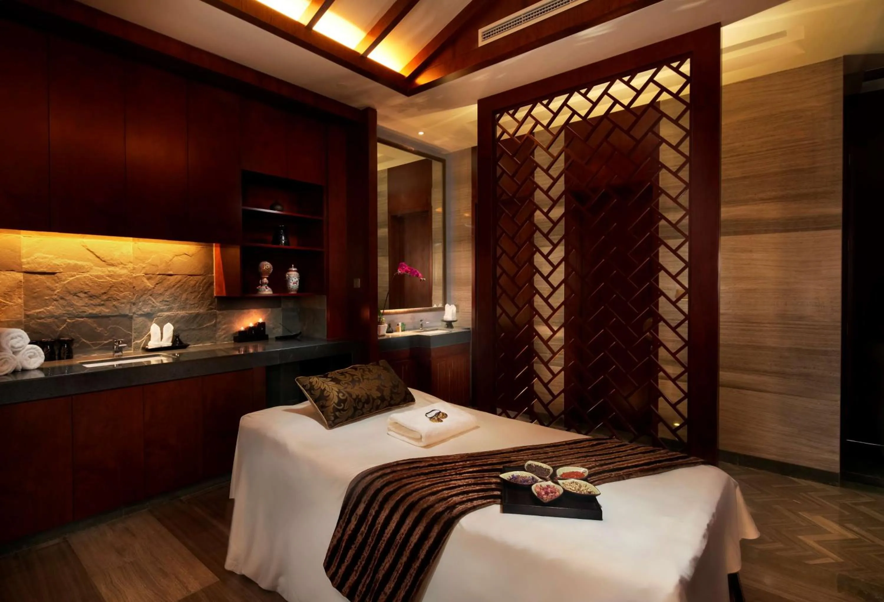 Spa and wellness centre/facilities, Bed in Hilton Tianjin Eco-City