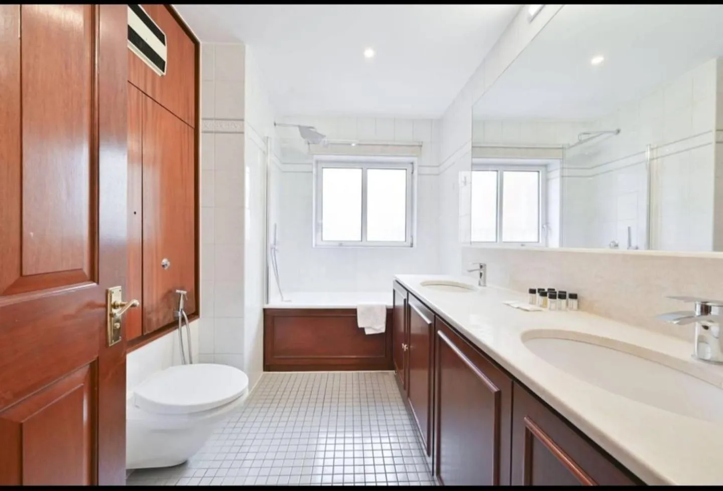 Toilet in CARLTON COURT - MAYFAIR