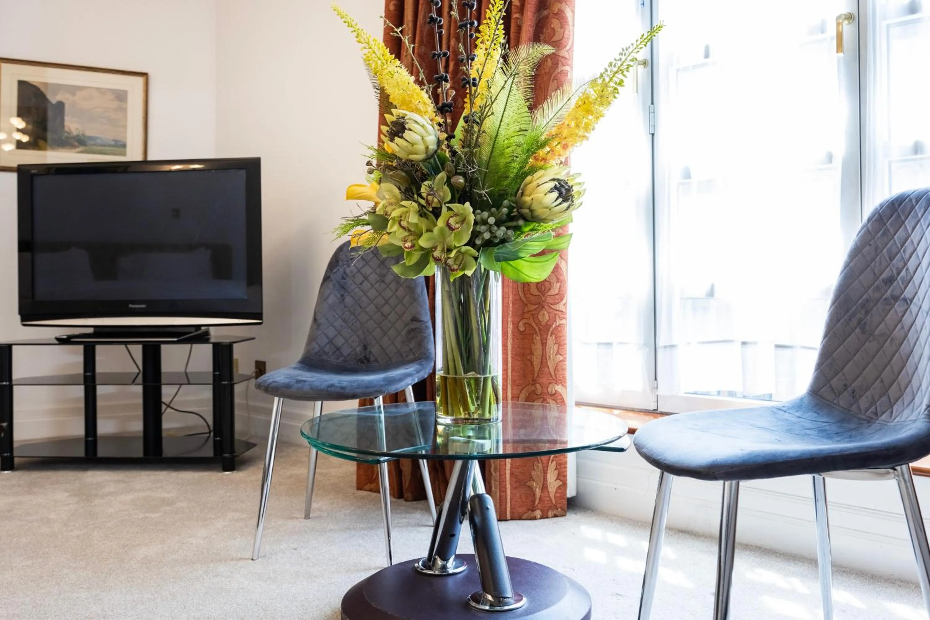 Seating area in CARLTON COURT - MAYFAIR