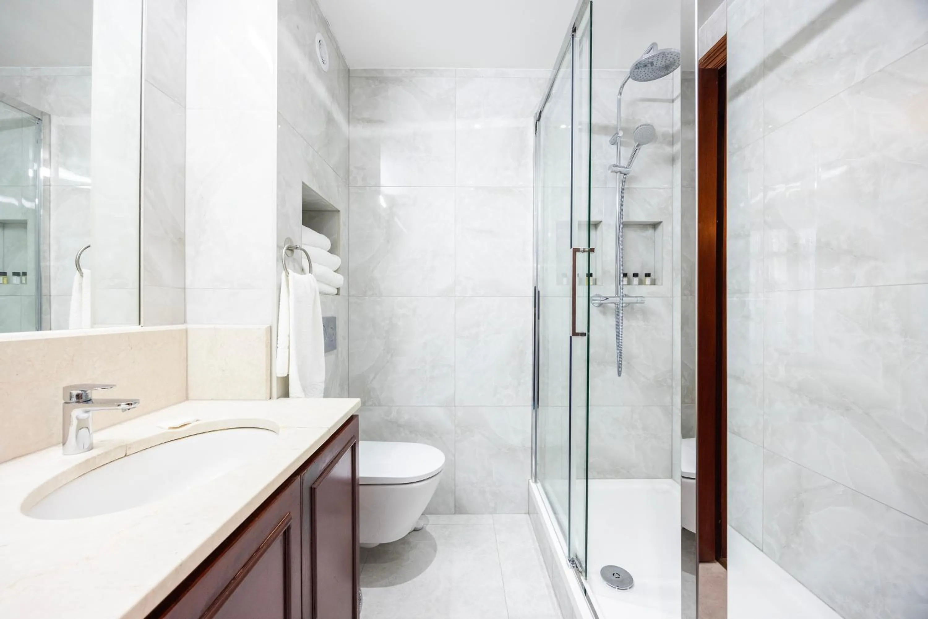 Shower in CARLTON COURT - MAYFAIR