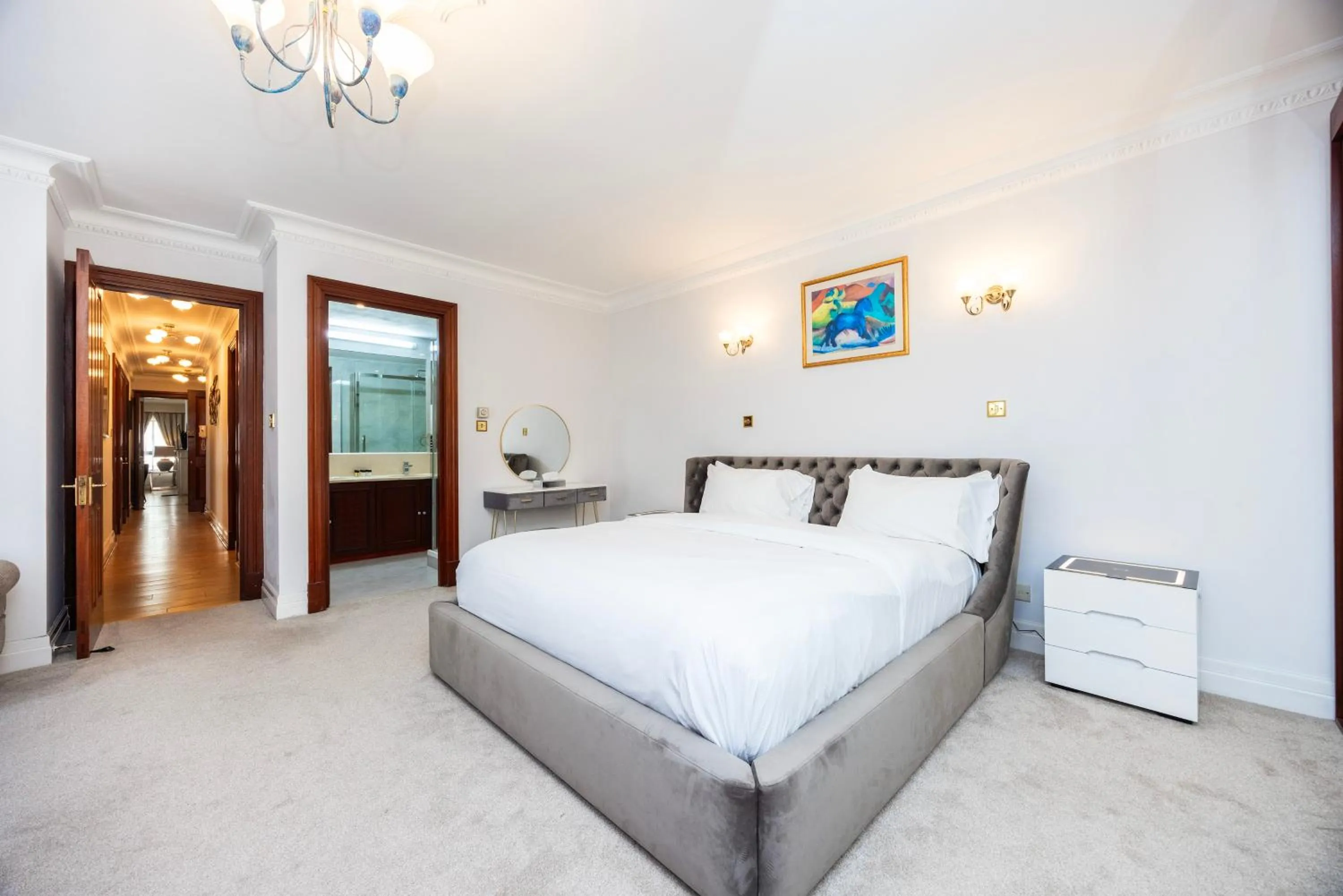 Bedroom, Bed in CARLTON COURT - MAYFAIR