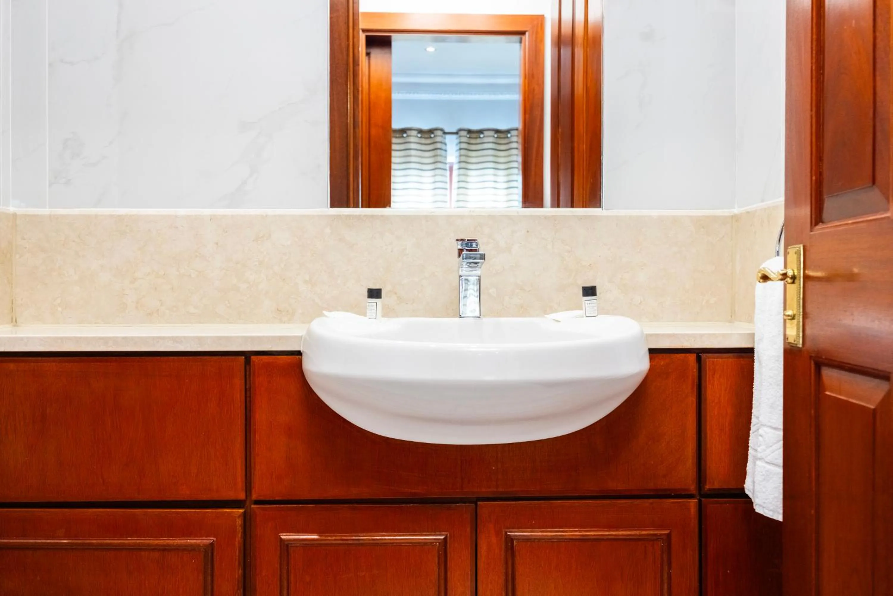 Bath in CARLTON COURT - MAYFAIR