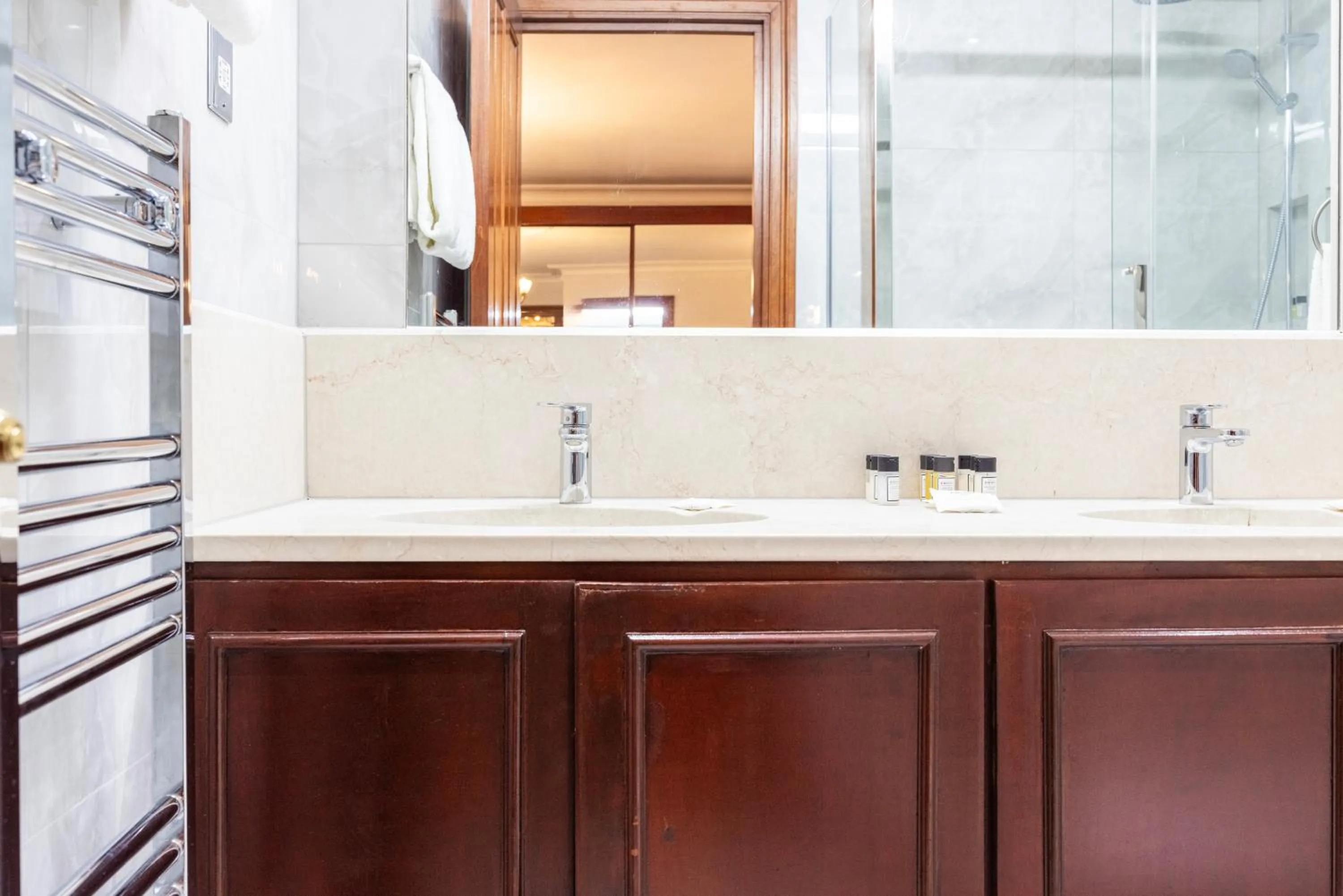 Bathroom in CARLTON COURT - MAYFAIR