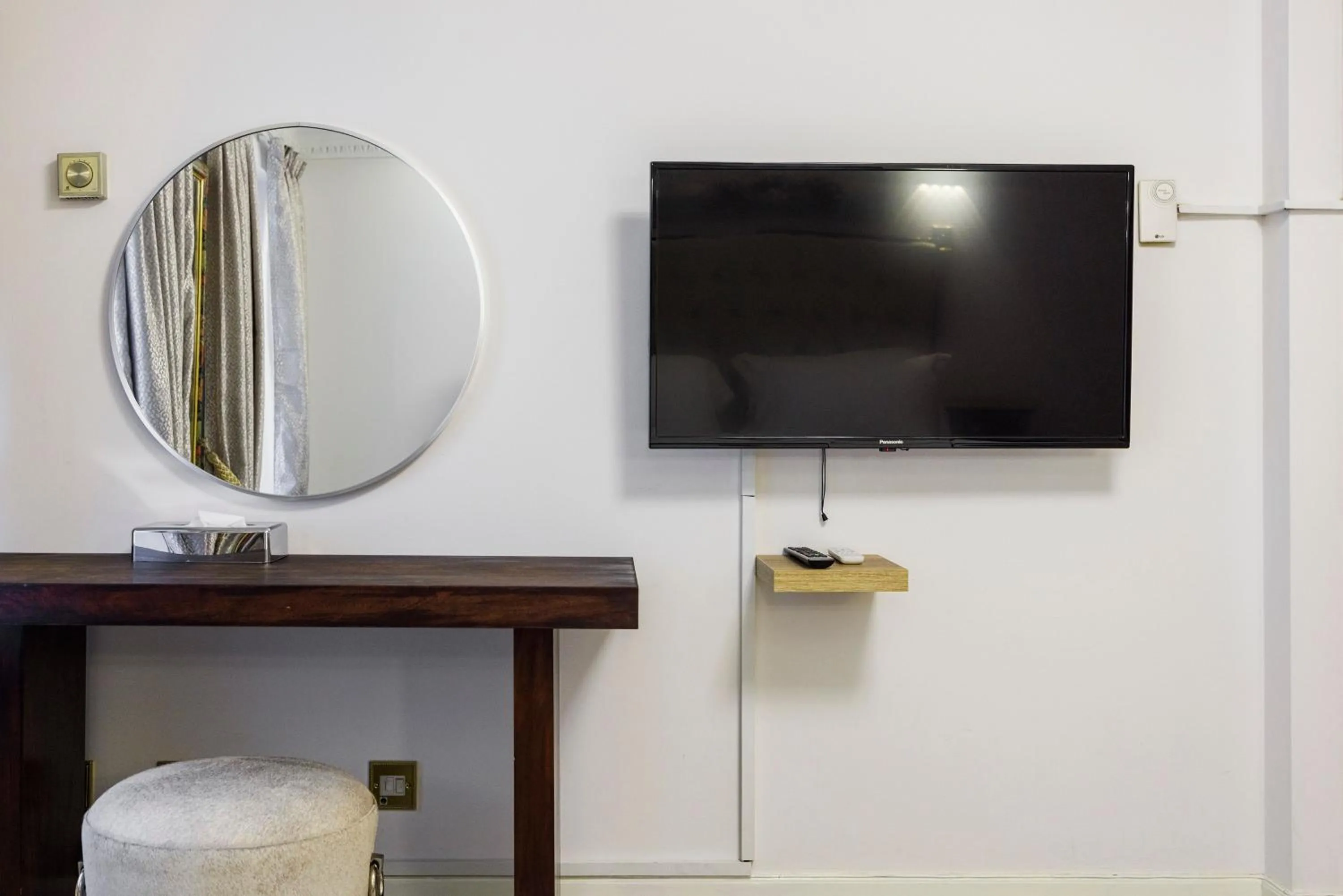 Bedroom in CARLTON COURT - MAYFAIR