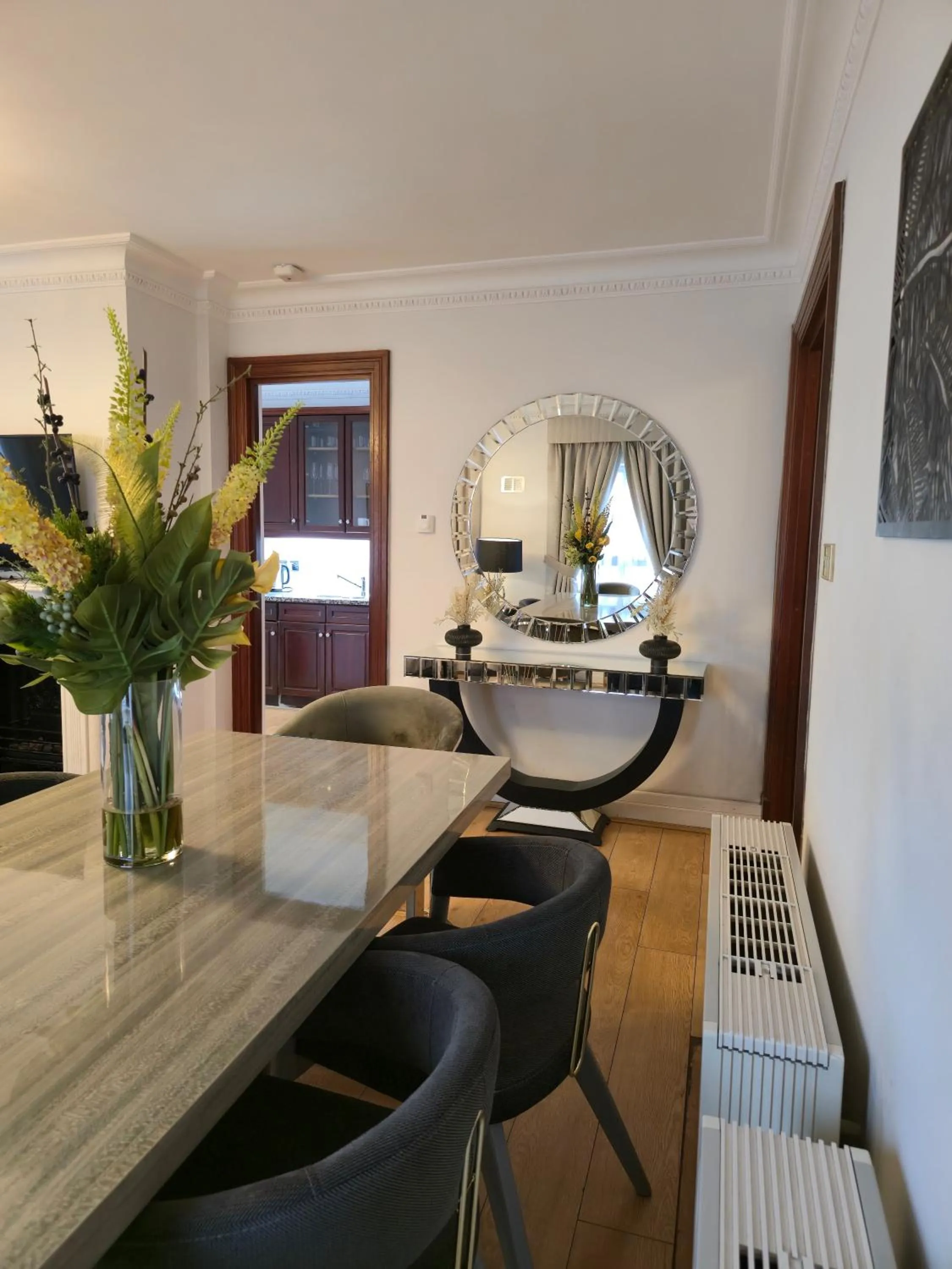 Living room in CARLTON COURT - MAYFAIR