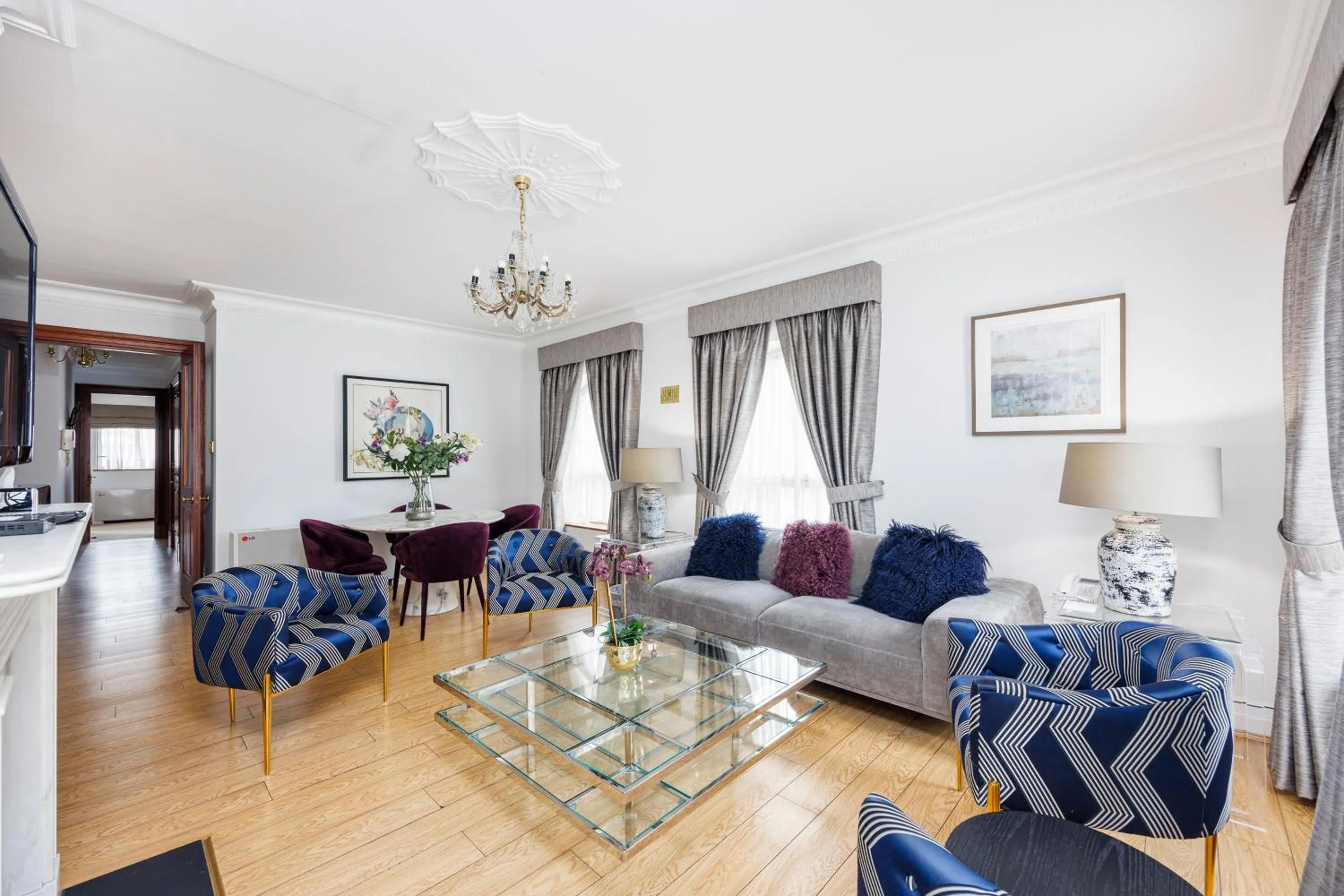 Living room in CARLTON COURT - MAYFAIR