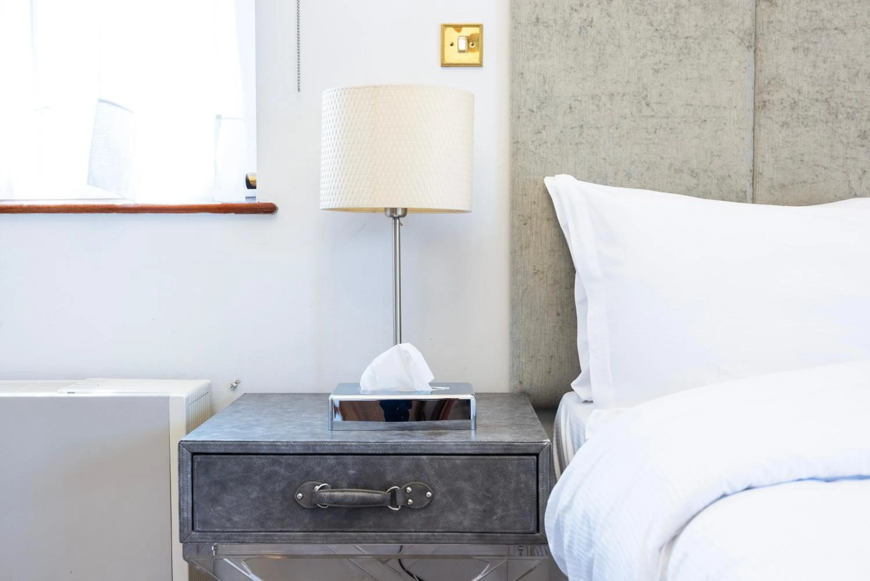 Bedroom, Bed in CARLTON COURT - MAYFAIR