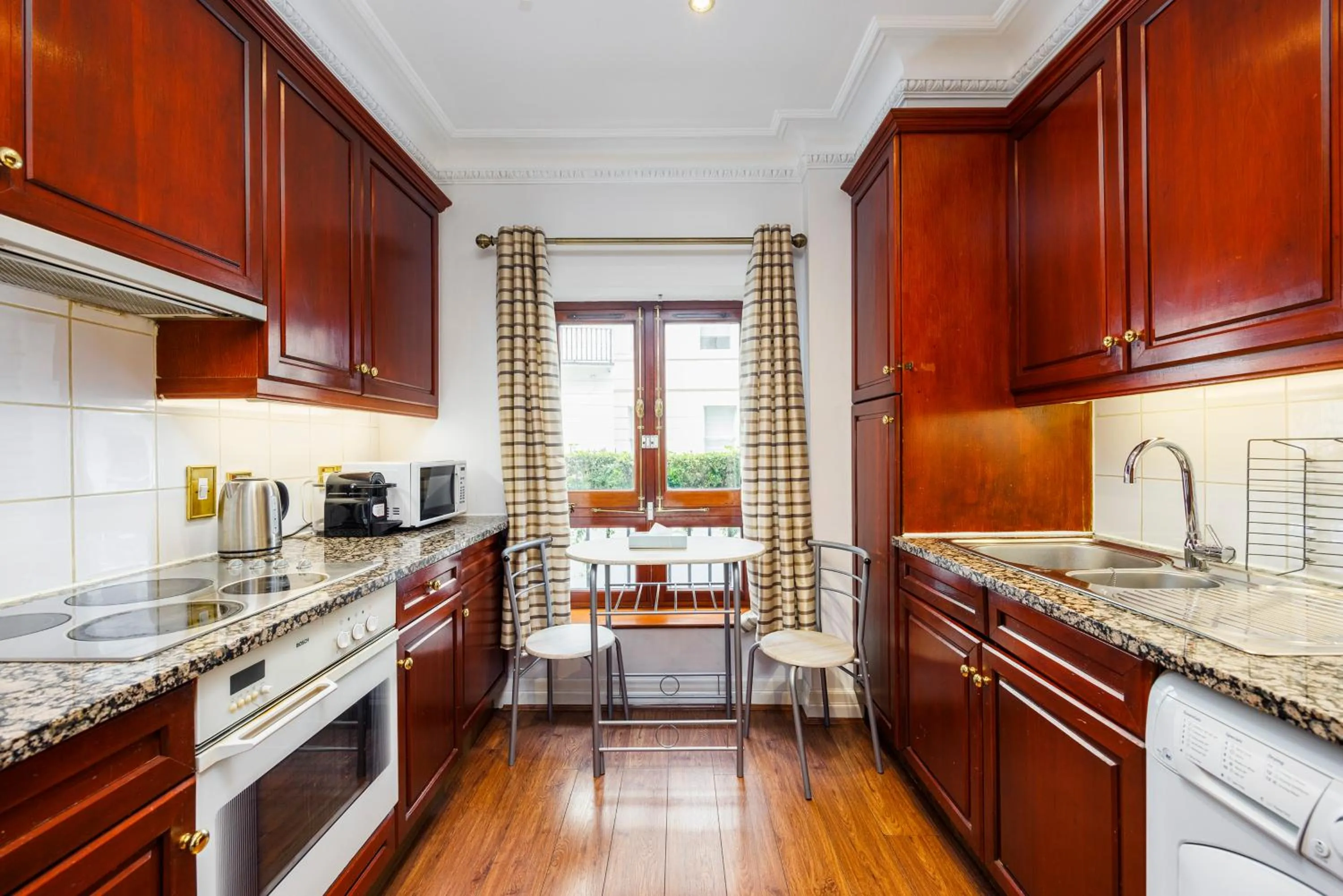 Kitchen or kitchenette in CARLTON COURT - MAYFAIR