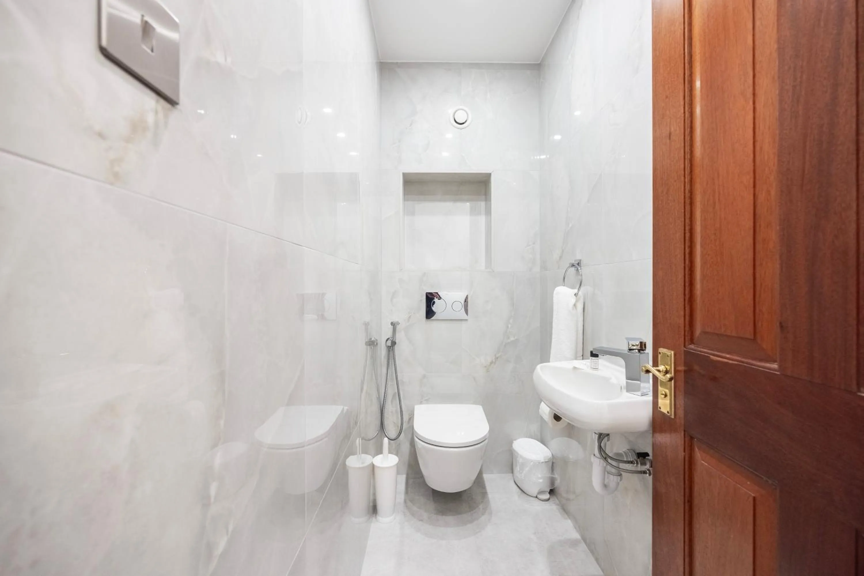 Toilet in CARLTON COURT - MAYFAIR