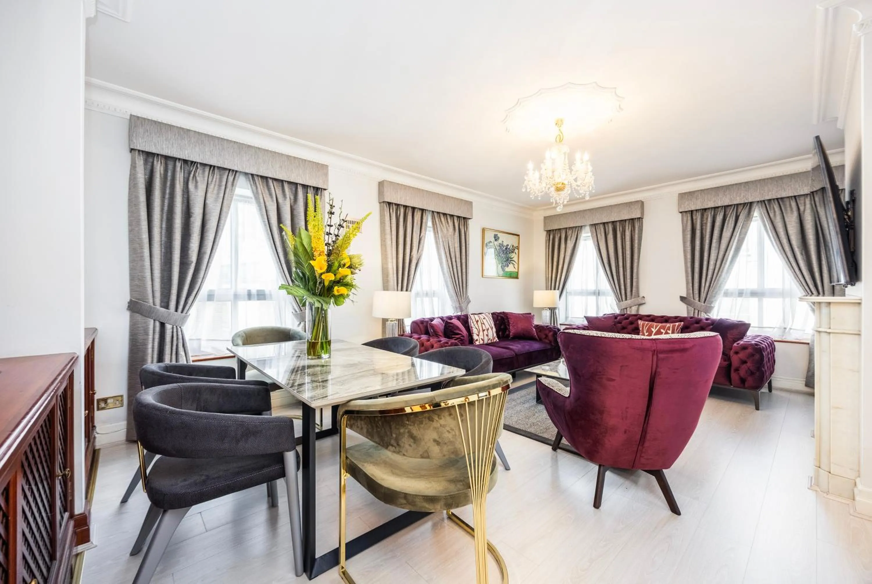 Living room in CARLTON COURT - MAYFAIR