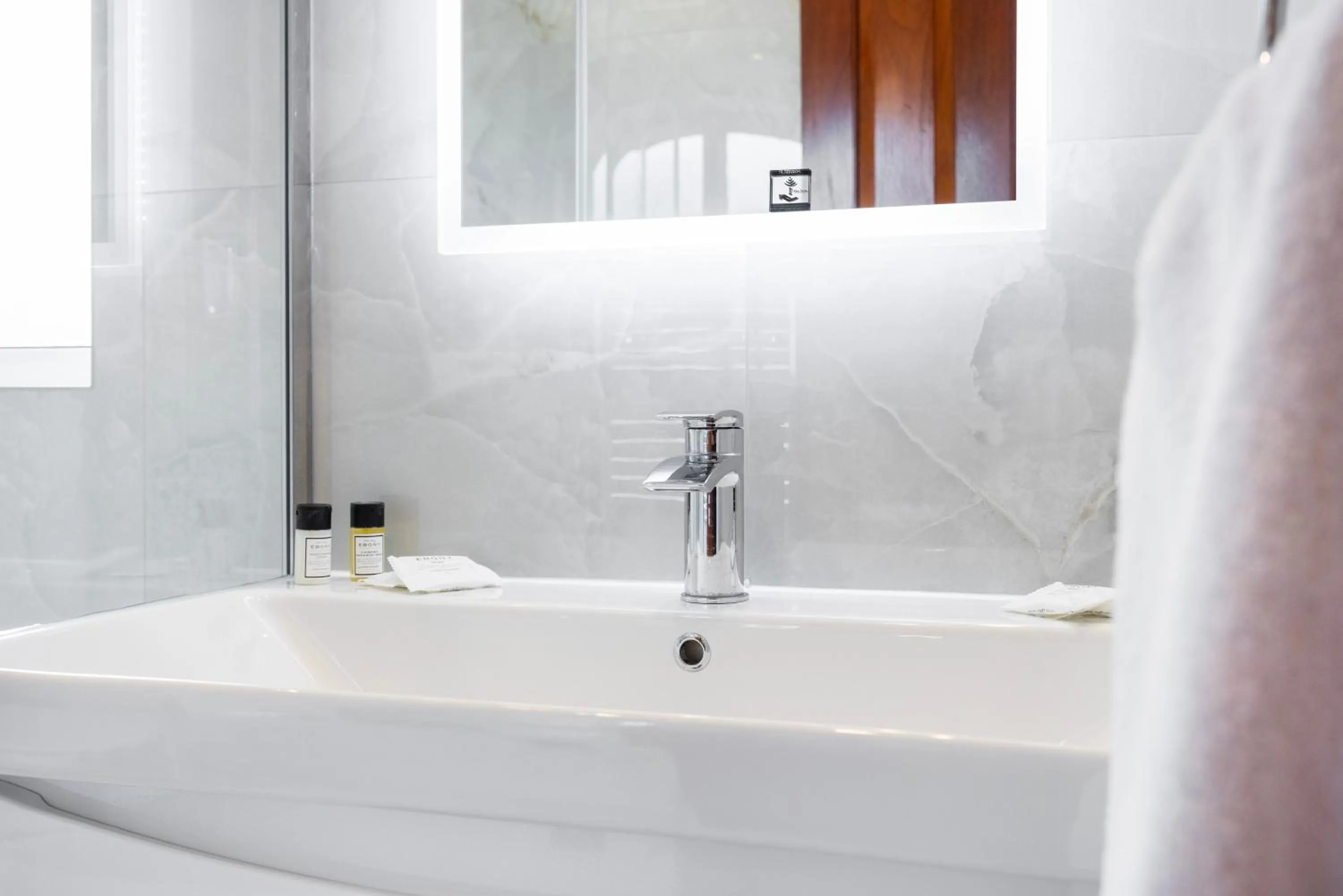 Shower in CARLTON COURT - MAYFAIR