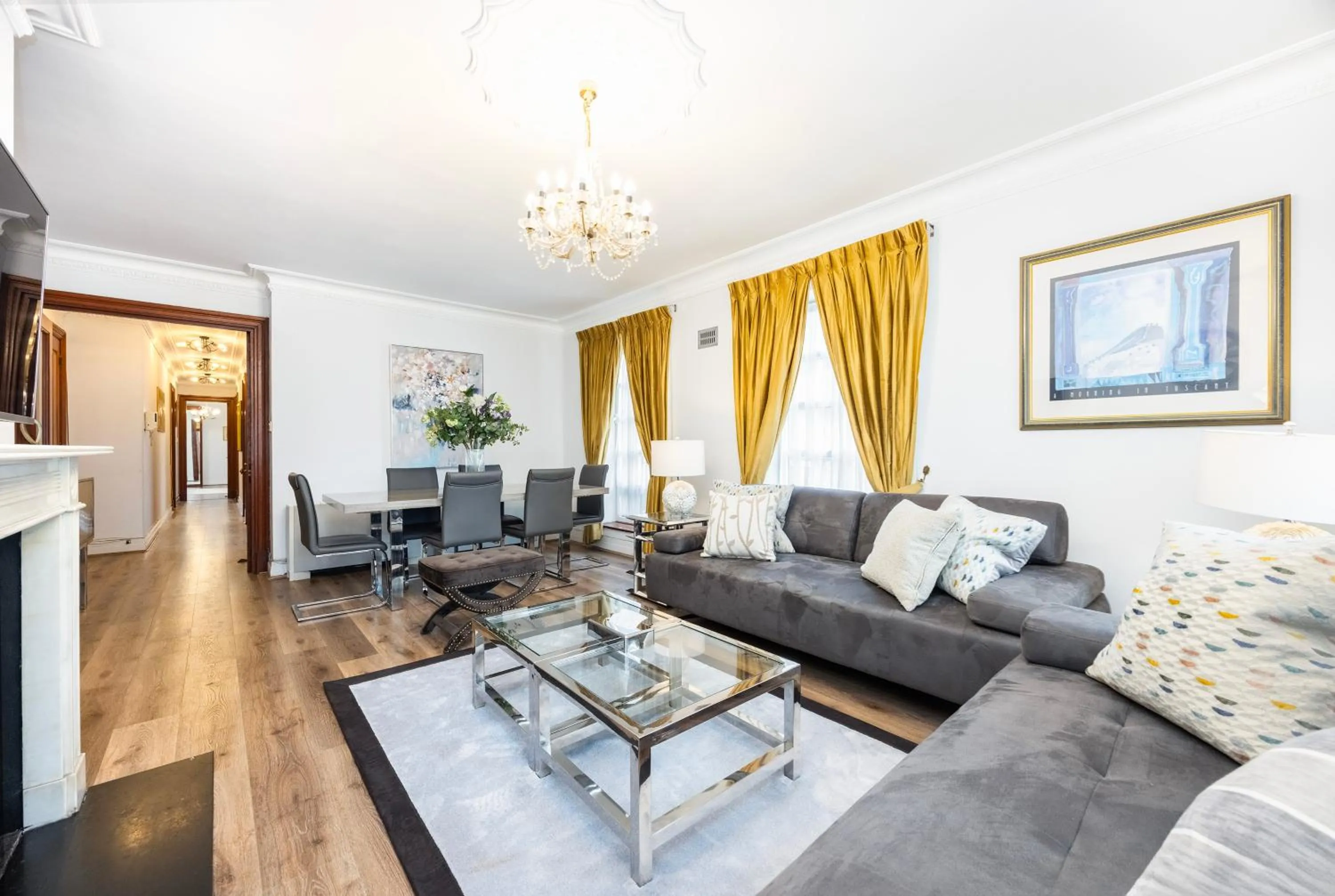 Living room in CARLTON COURT - MAYFAIR