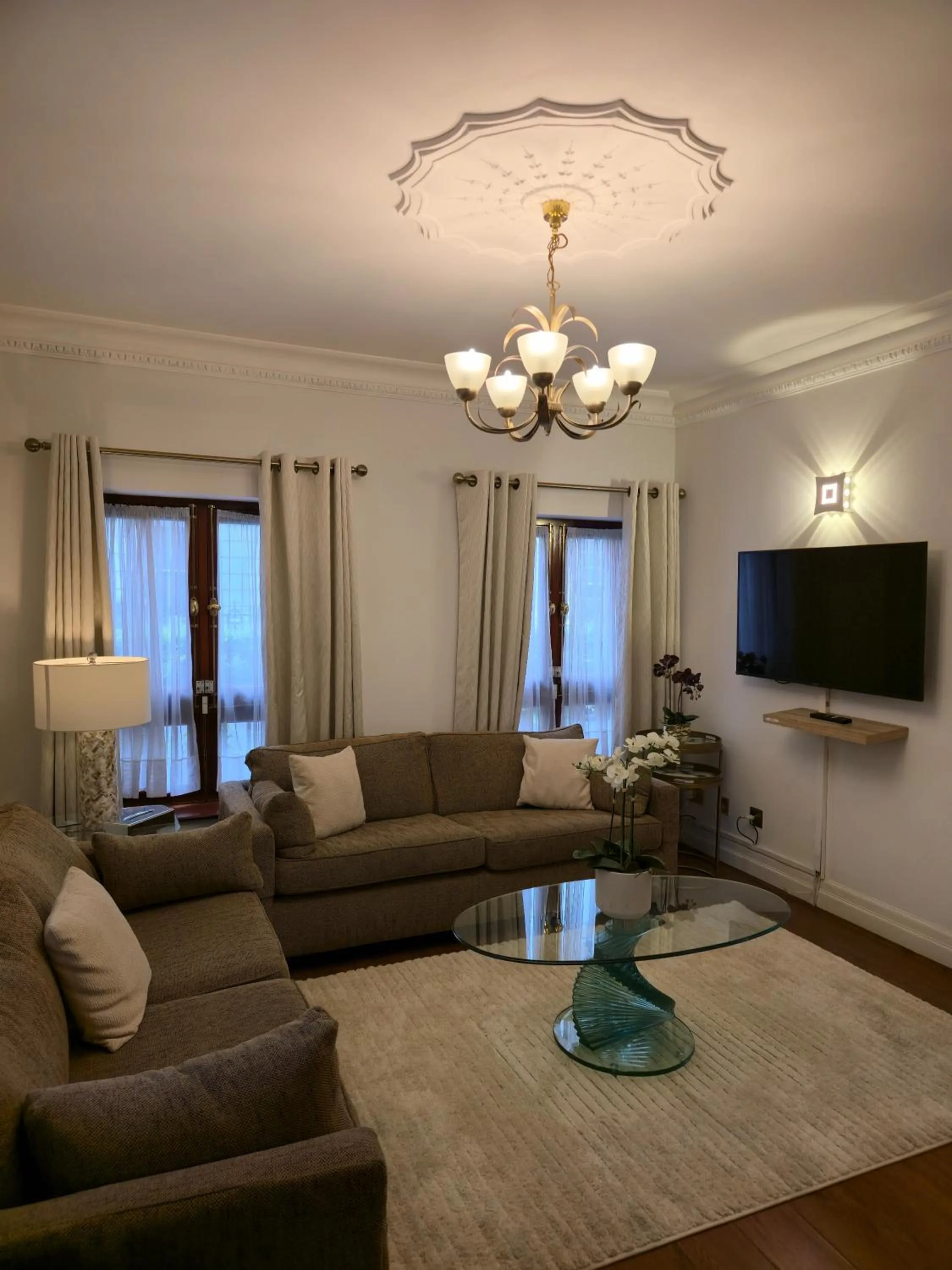 Living room in CARLTON COURT - MAYFAIR