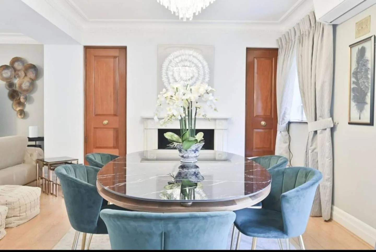 Dining area in CARLTON COURT - MAYFAIR