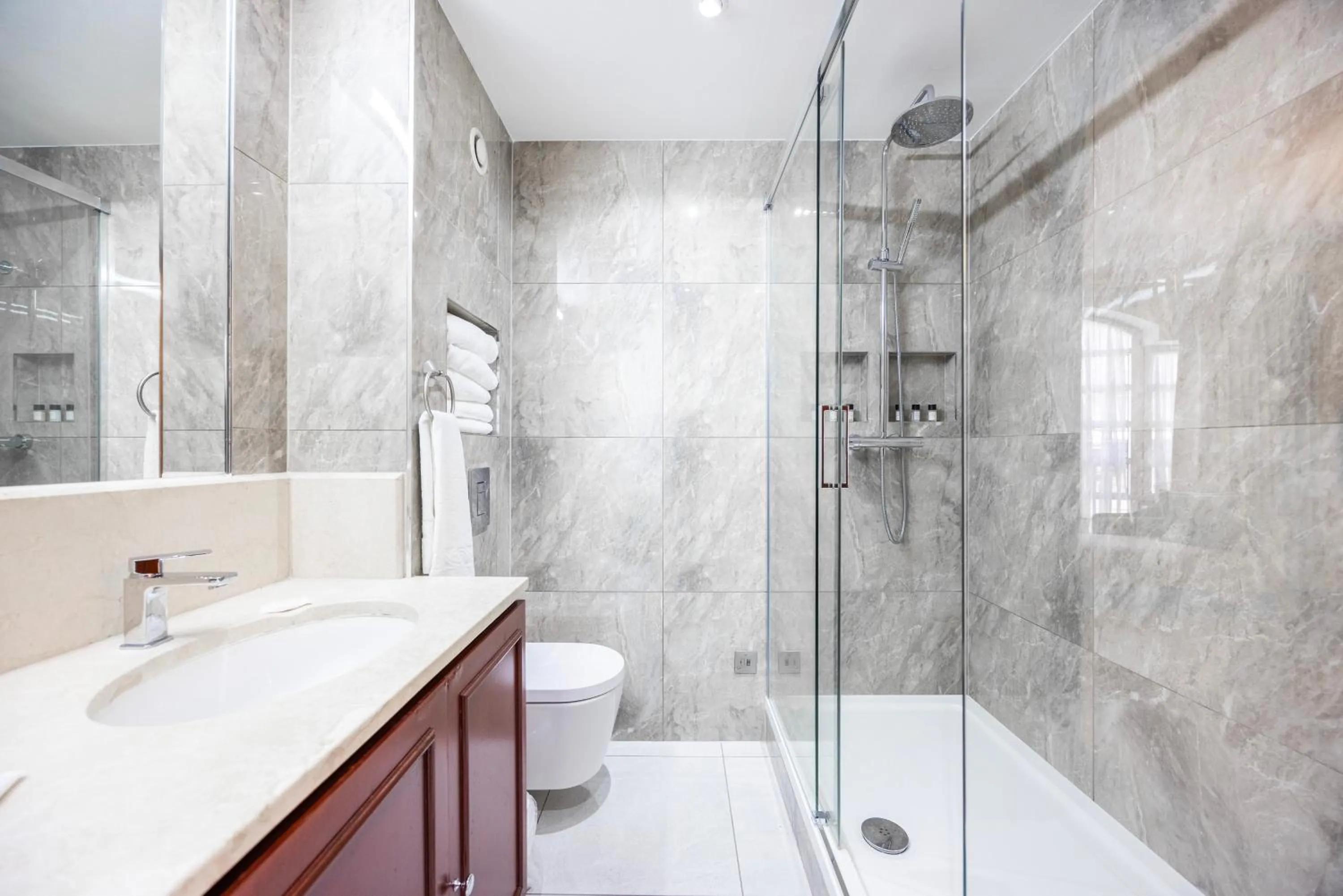Shower in CARLTON COURT - MAYFAIR
