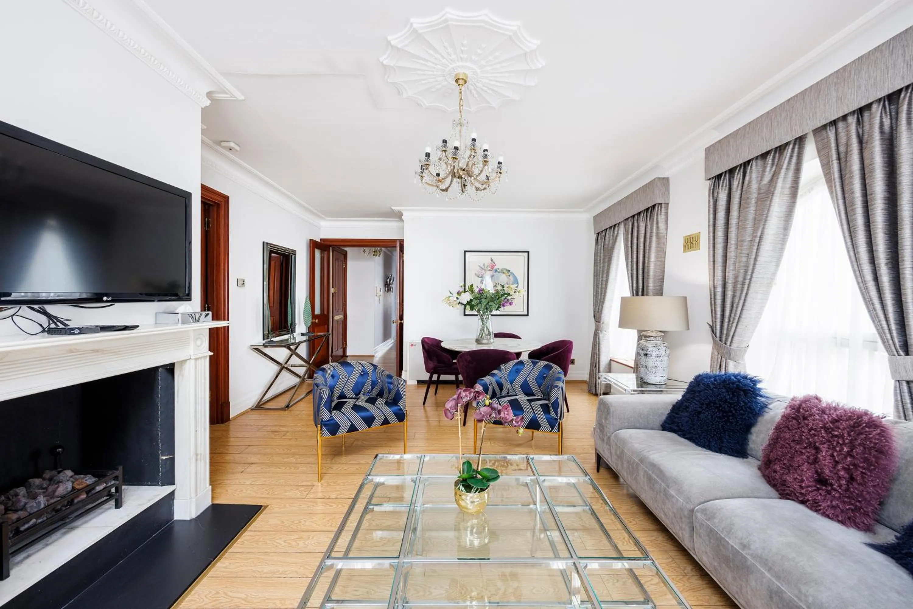 Living room in CARLTON COURT - MAYFAIR