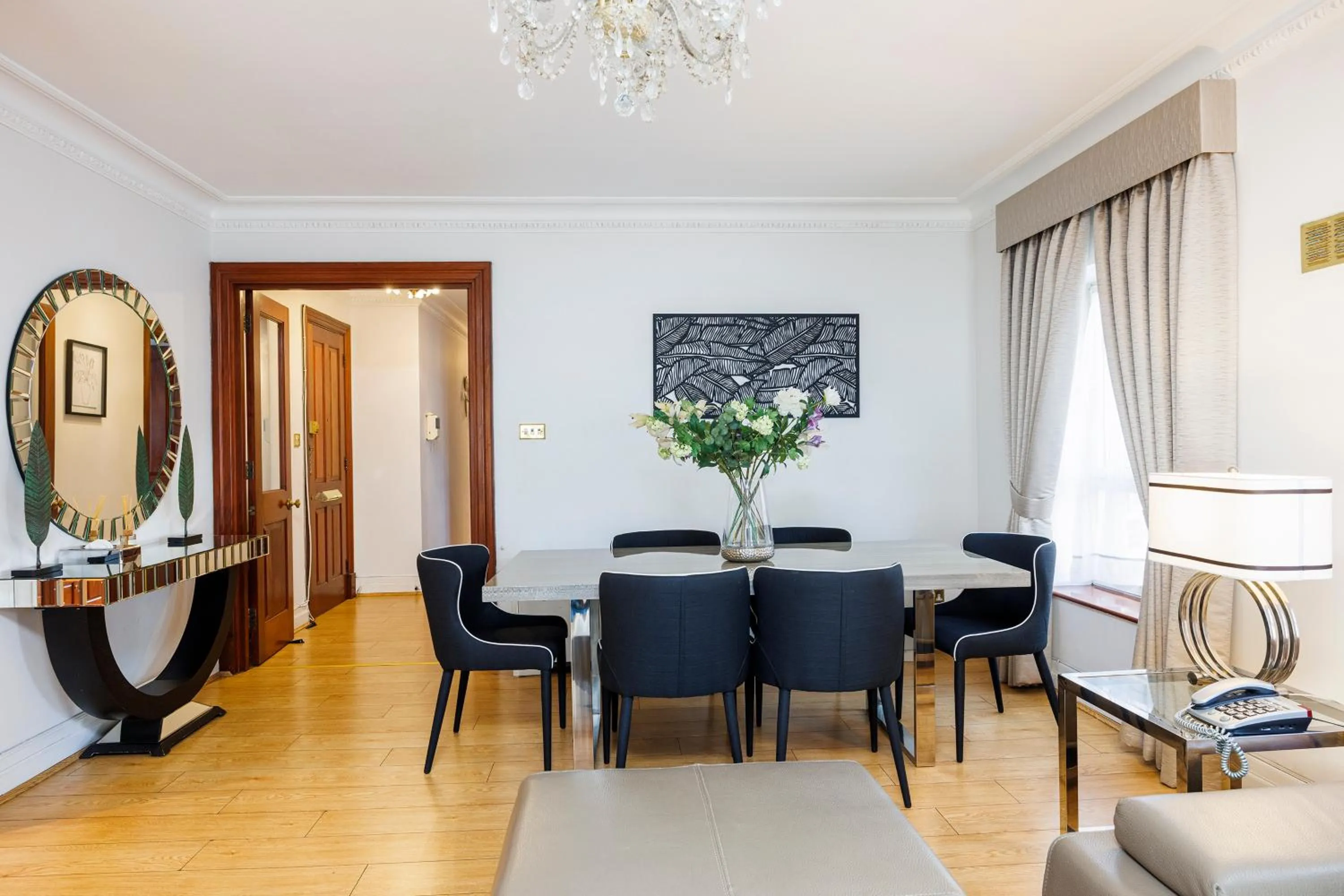 Dining area in CARLTON COURT - MAYFAIR